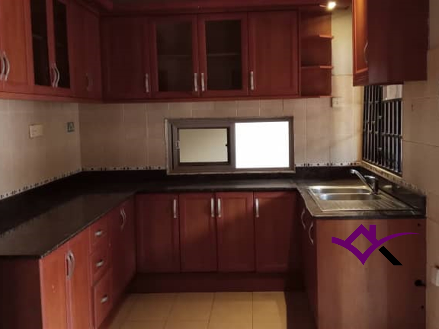 Bungalow for rent in Bugoloobi Kampala