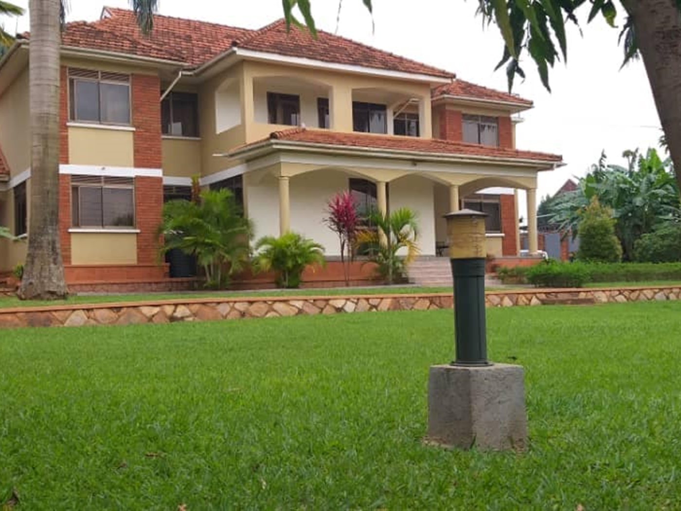 6 bedroom Storeyed house for sale in Ntinda Kampala Uganda, code 82711