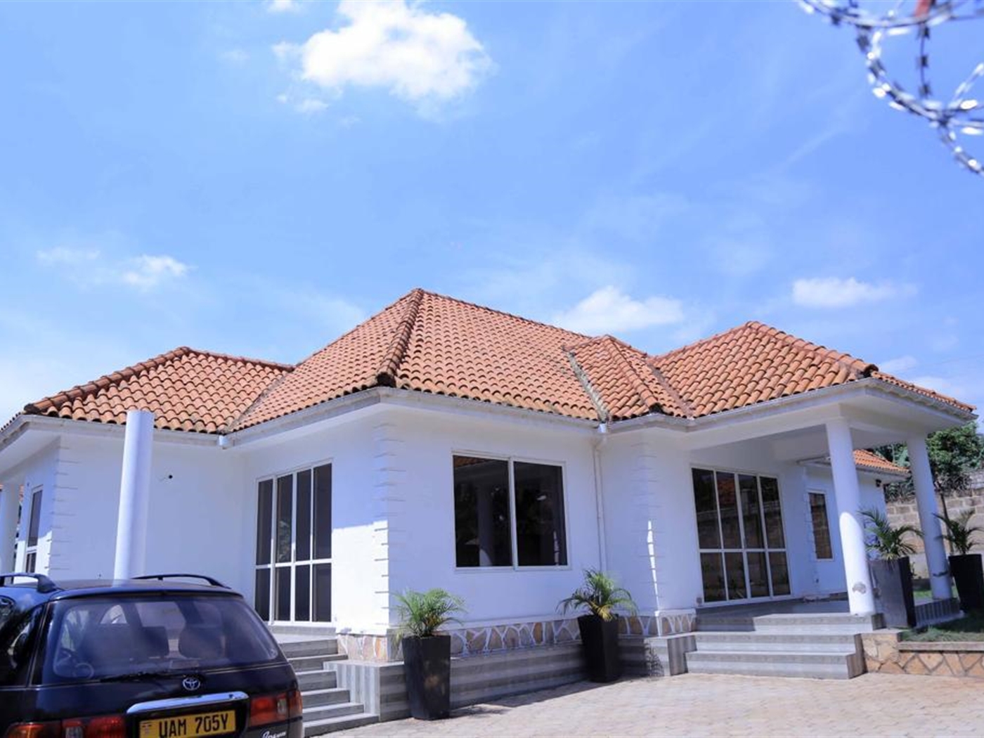 Bungalow for rent in Kiwaatule Kampala