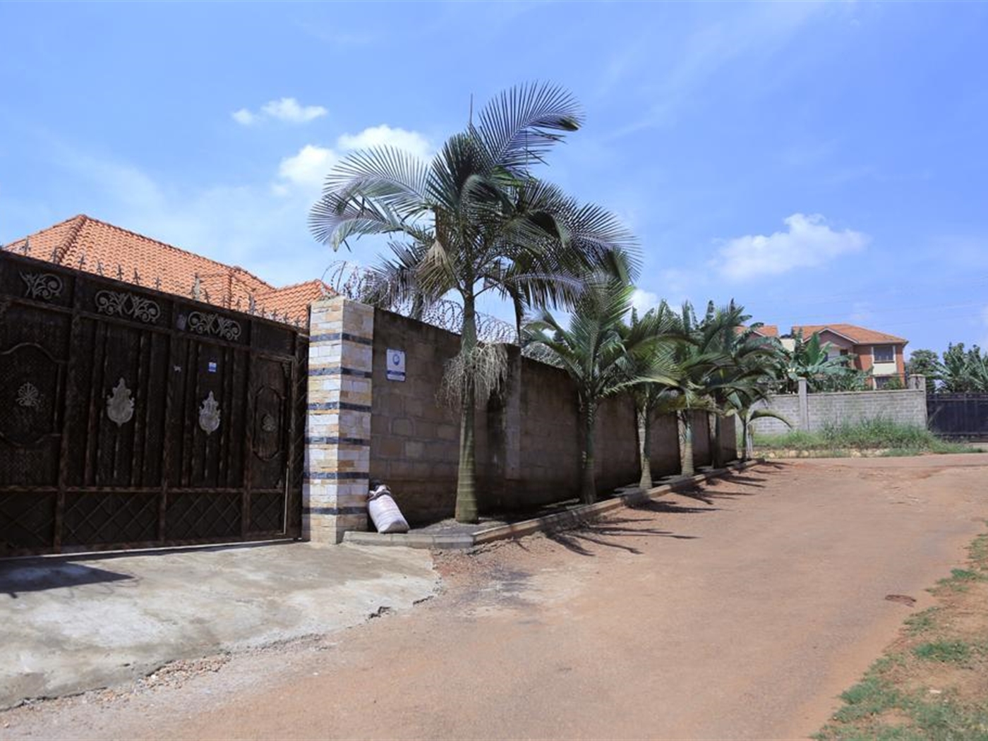 Bungalow for rent in Kiwaatule Kampala