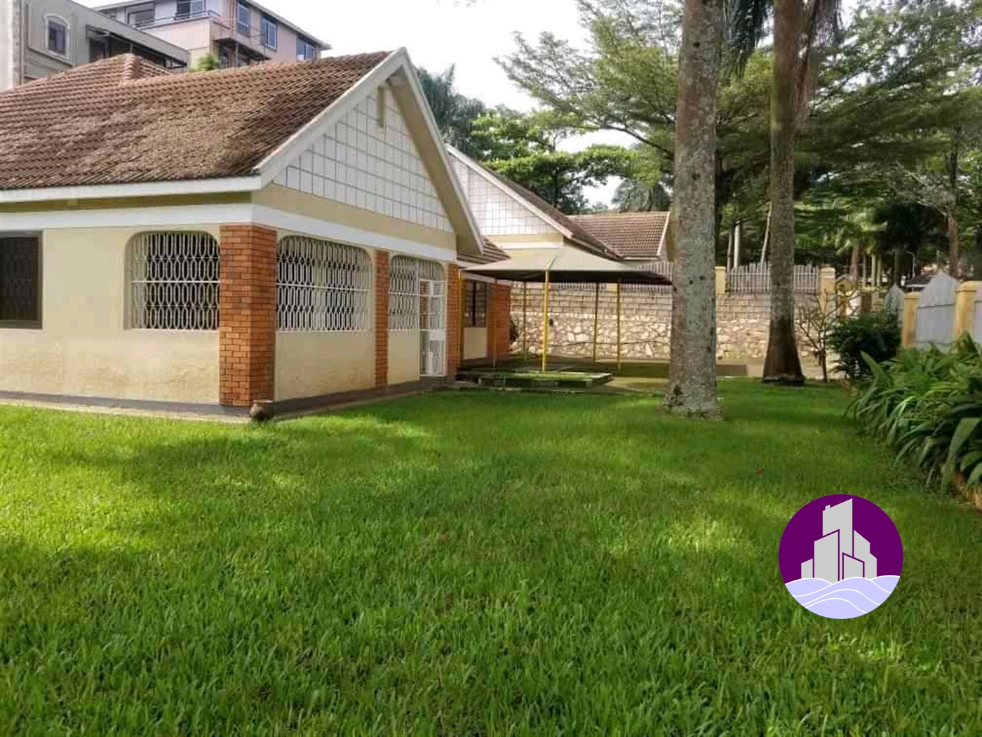 Bungalow for rent in Bugoloobi Kampala