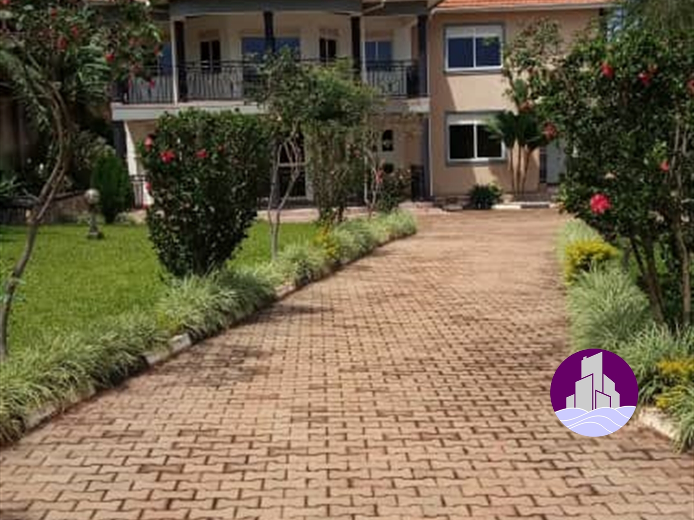 Mansion for rent in Bwebajja Wakiso