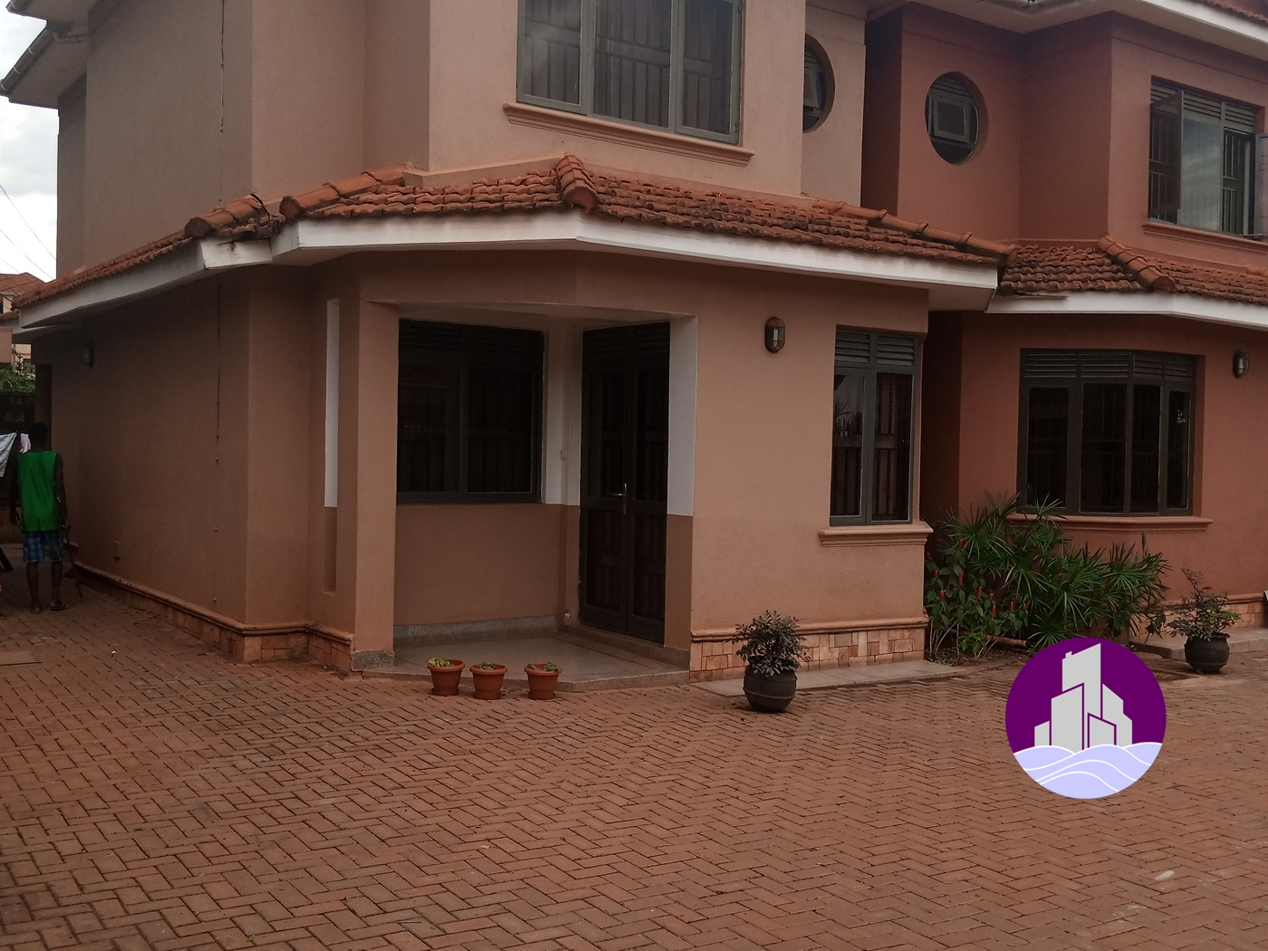 Duplex for rent in Kiwaatule Kampala