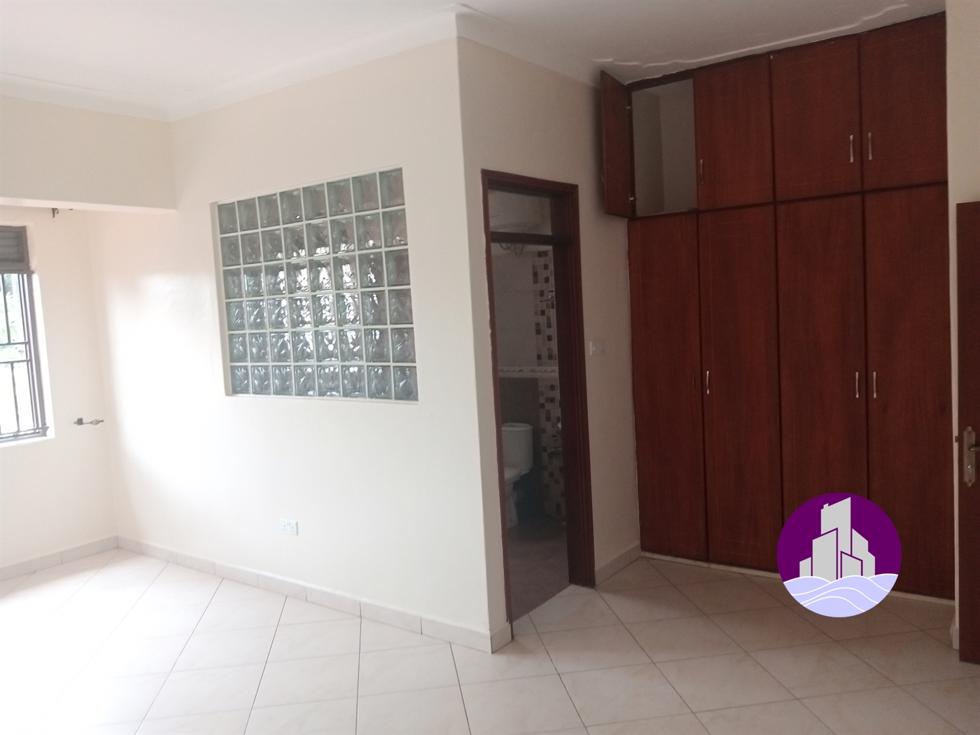 Duplex for rent in Kiwaatule Kampala