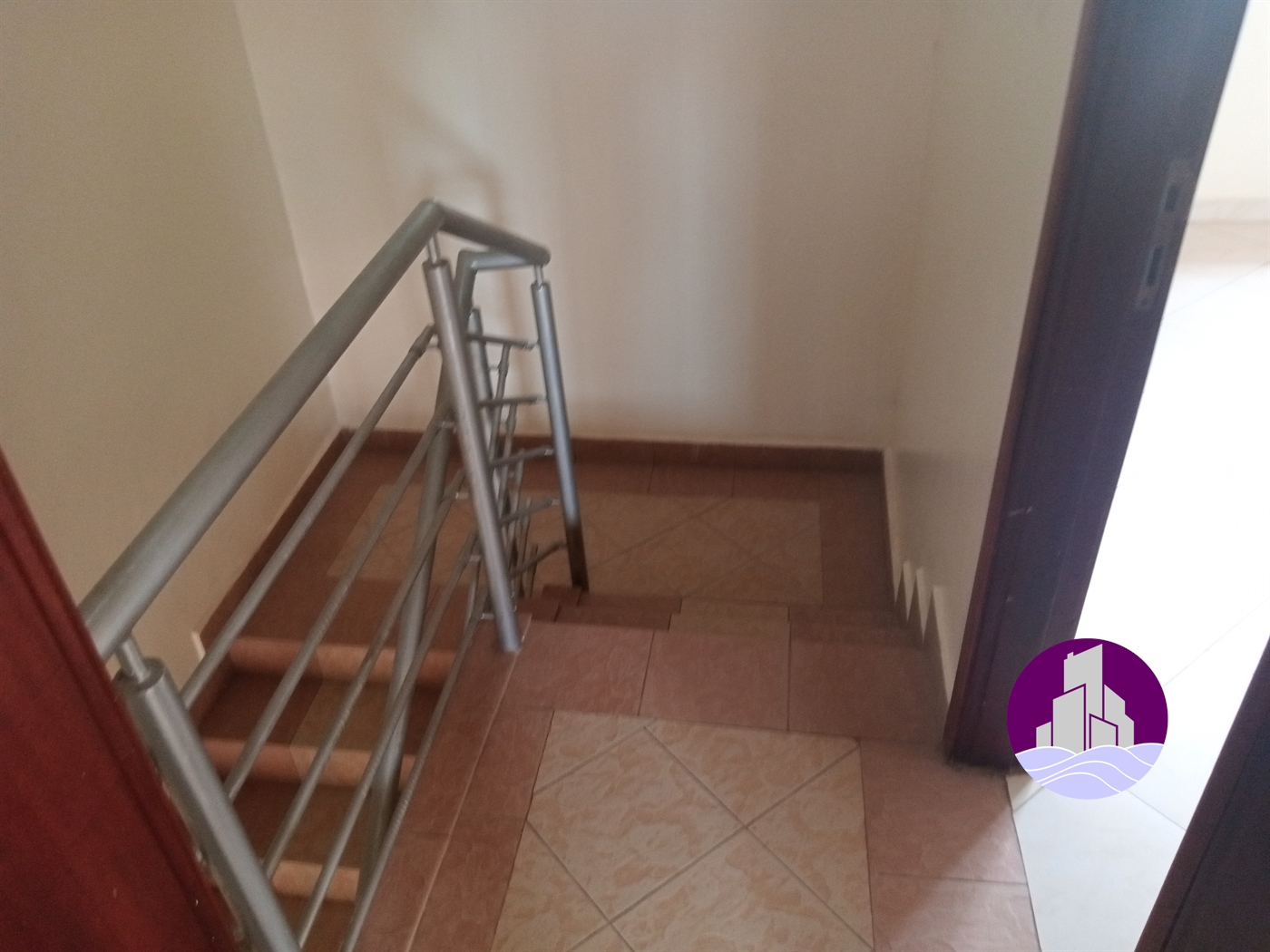 Duplex for rent in Kiwaatule Kampala