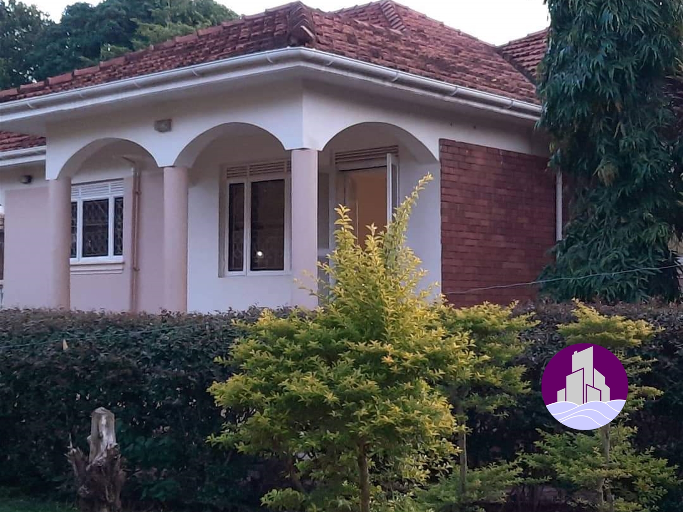 Bungalow for rent in Kiwaatule Kampala