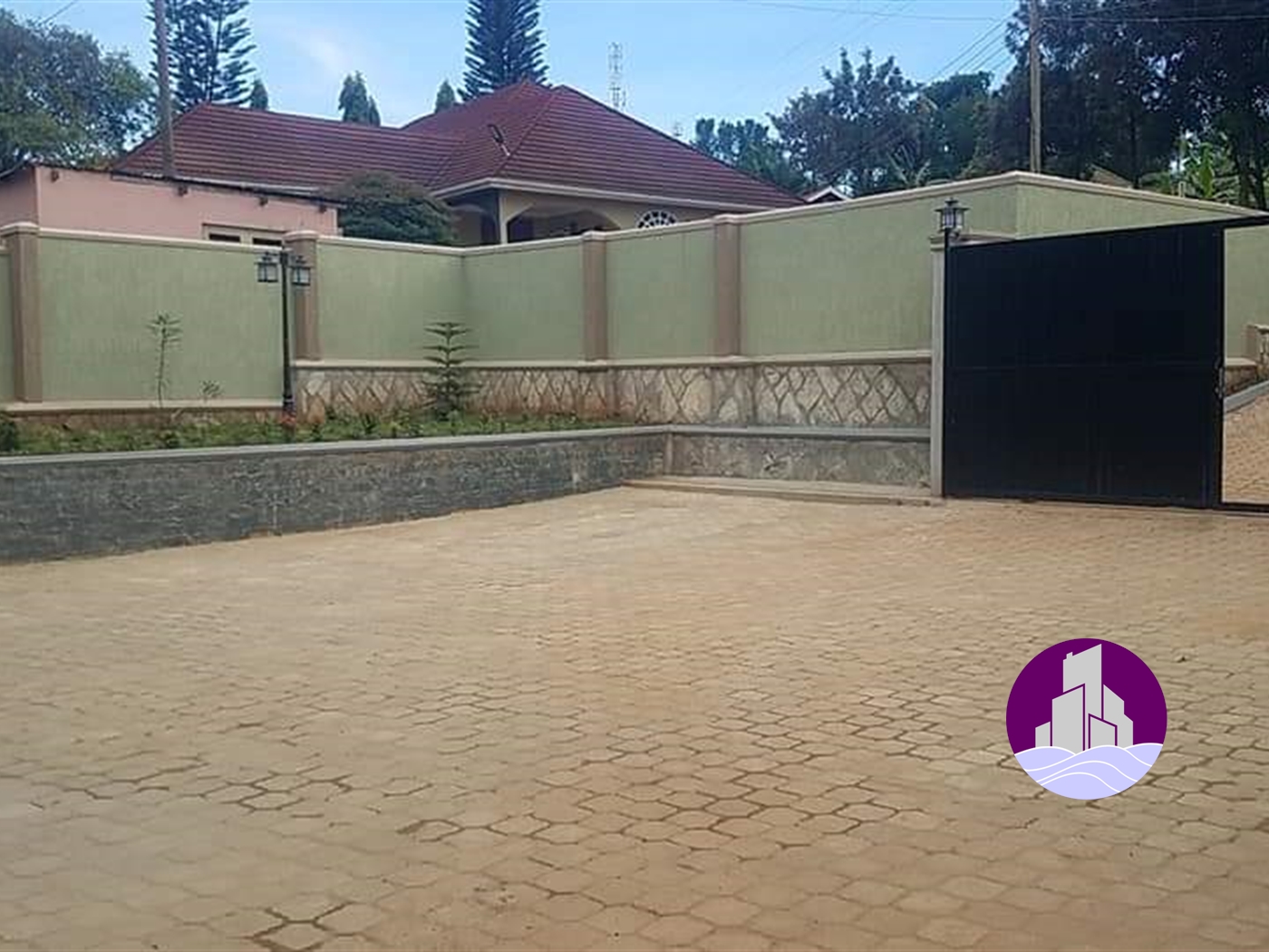 Storeyed house for sale in Munyonyo Kampala