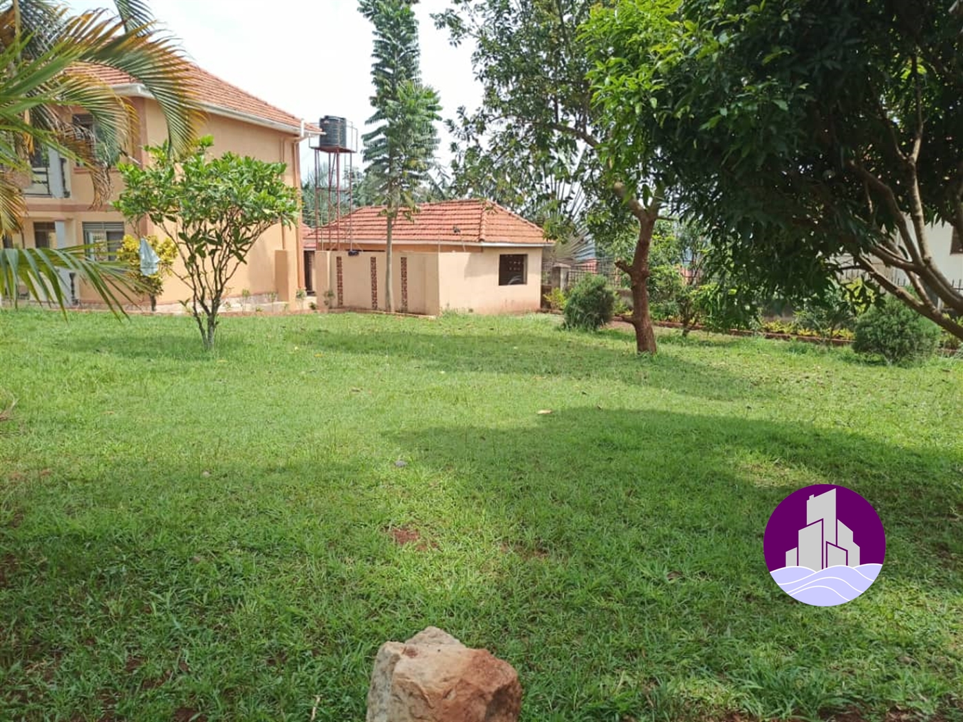 Storeyed house for rent in Bwebajja Wakiso