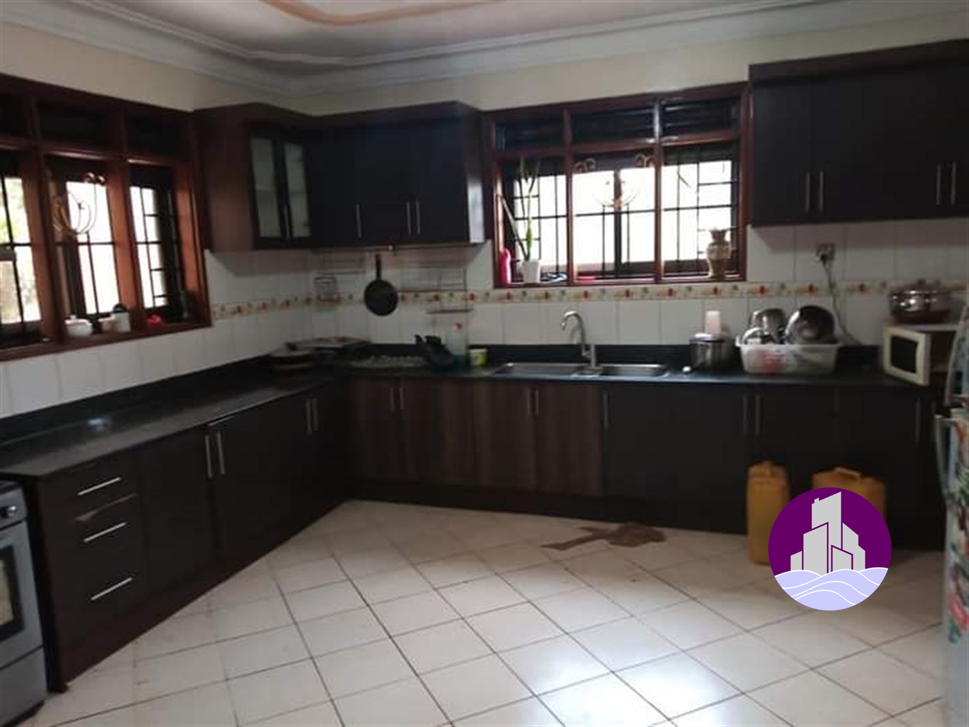 Storeyed house for rent in Kisaasi Kampala