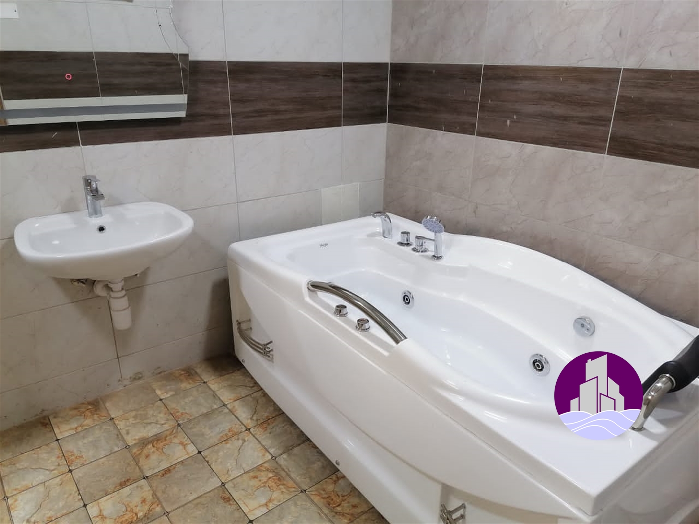 Apartment for sale in Bugoloobi Kampala