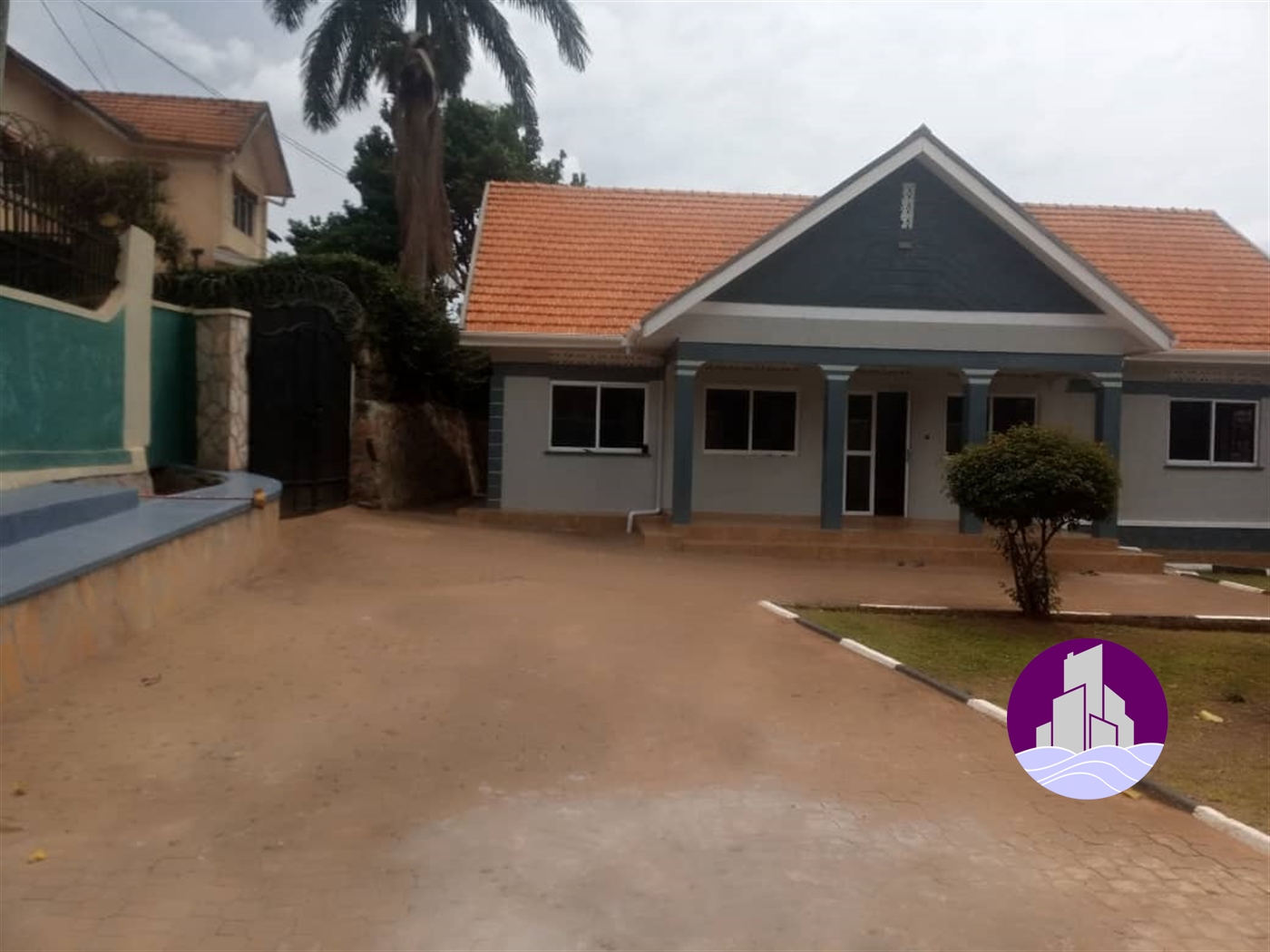 Bungalow for rent in Kiwaatule Kampala