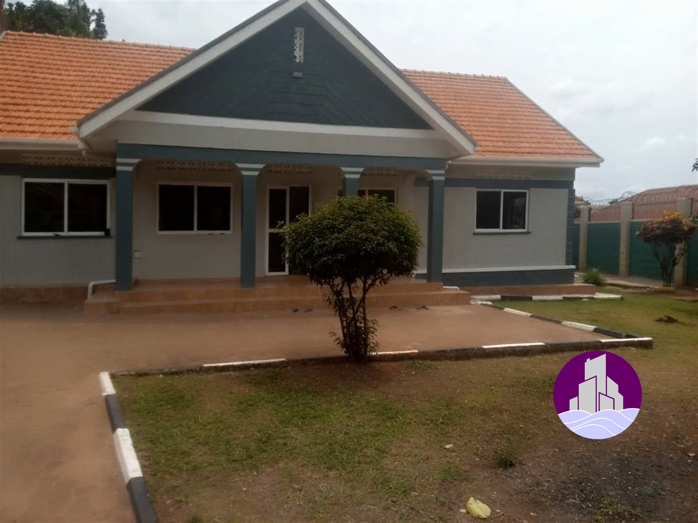 Bungalow for rent in Kiwaatule Kampala