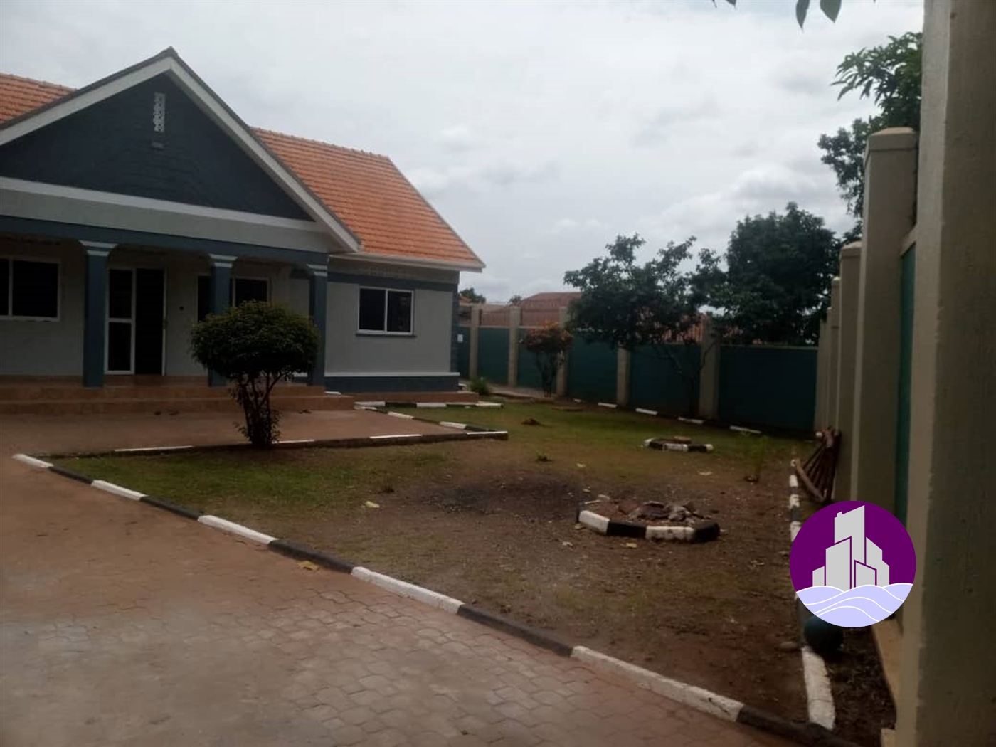 Bungalow for rent in Kiwaatule Kampala