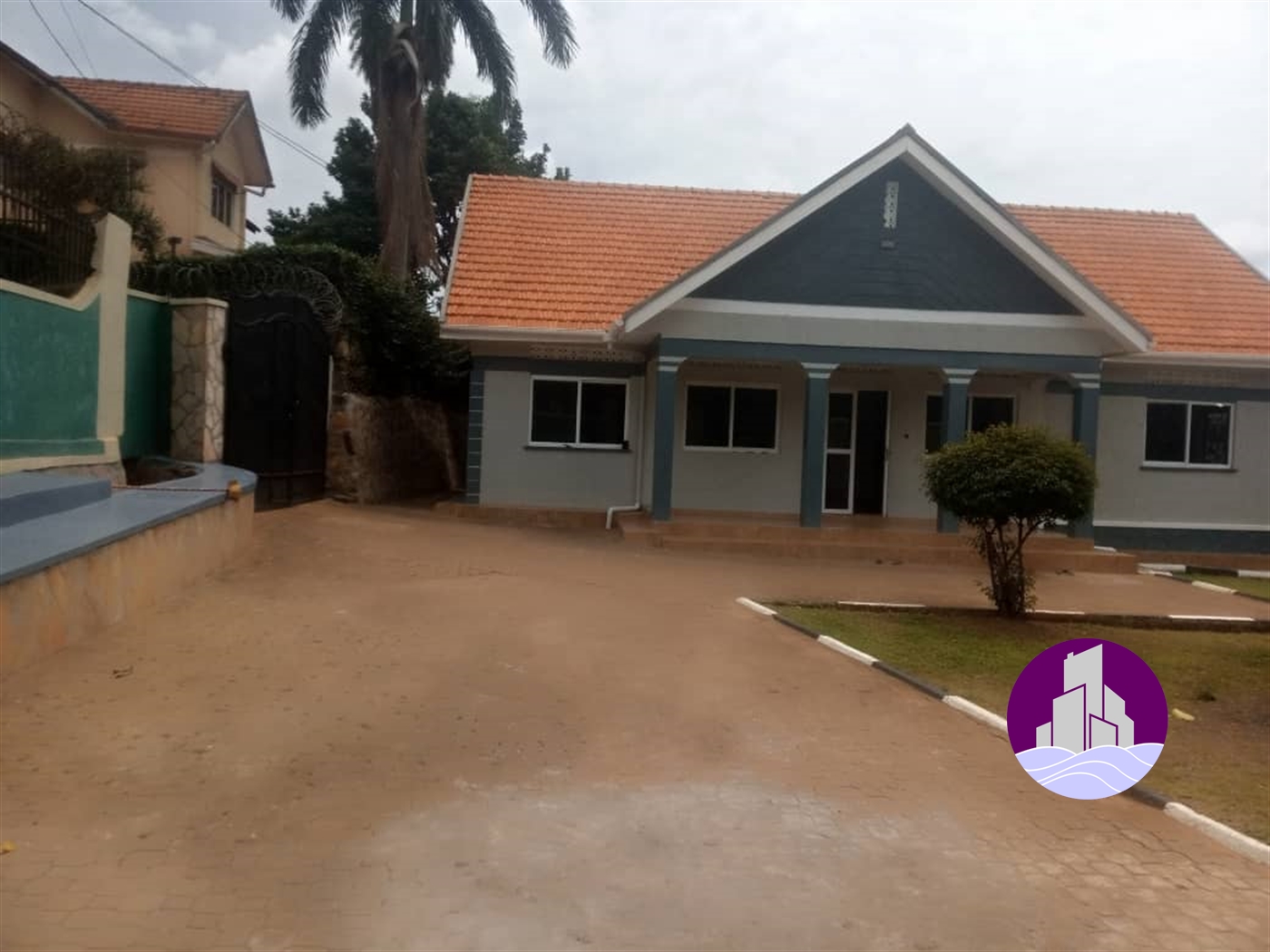 Bungalow for rent in Kiwaatule Kampala