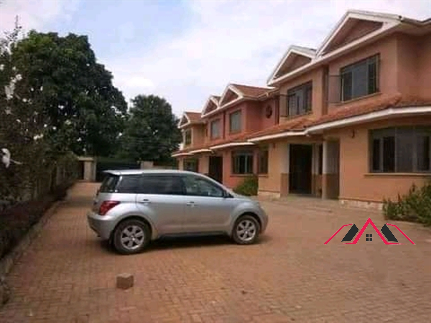 Storeyed house for rent in Kiwaatule Kampala