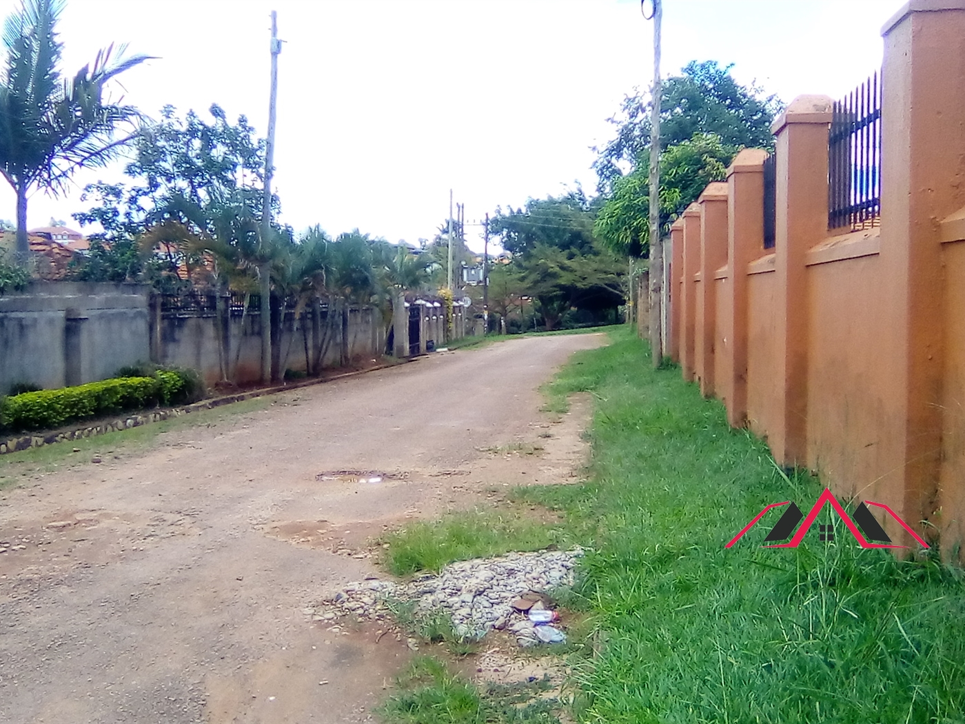 Bungalow for rent in Kiwaatule Kampala