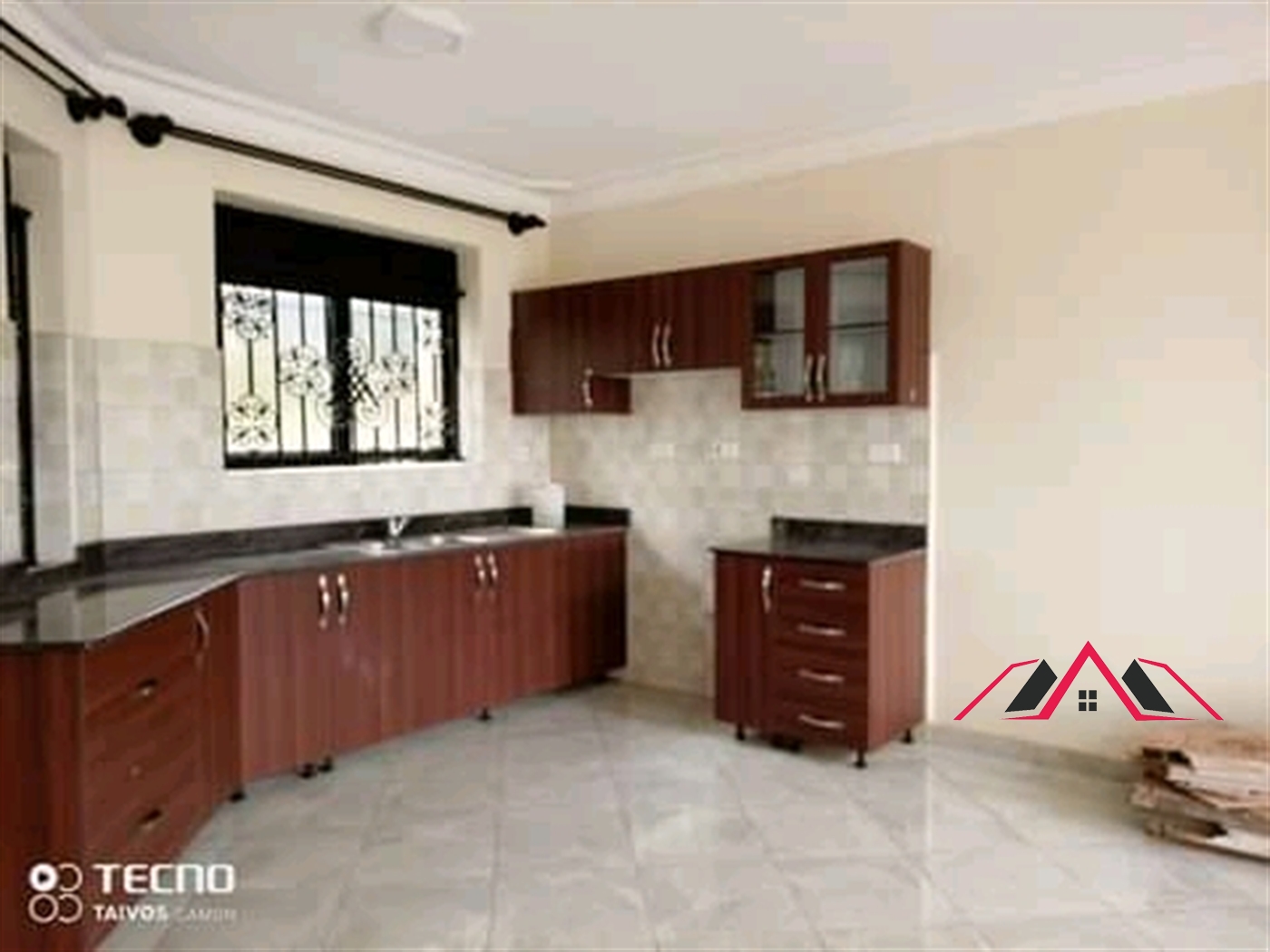 Duplex for rent in Kisaasi Kampala