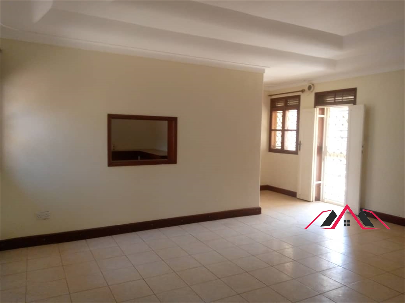 Bungalow for rent in Kiwaatule Kampala