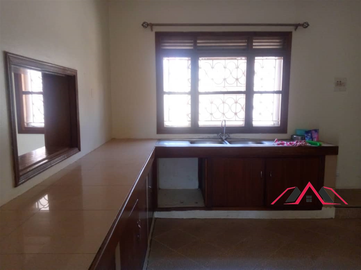 Bungalow for rent in Kiwaatule Kampala