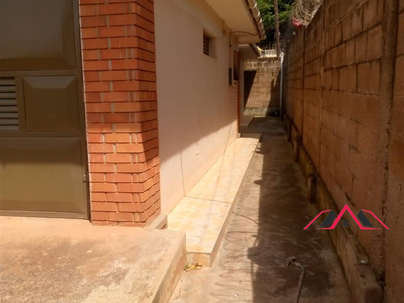 Bungalow for rent in Kiwaatule Kampala