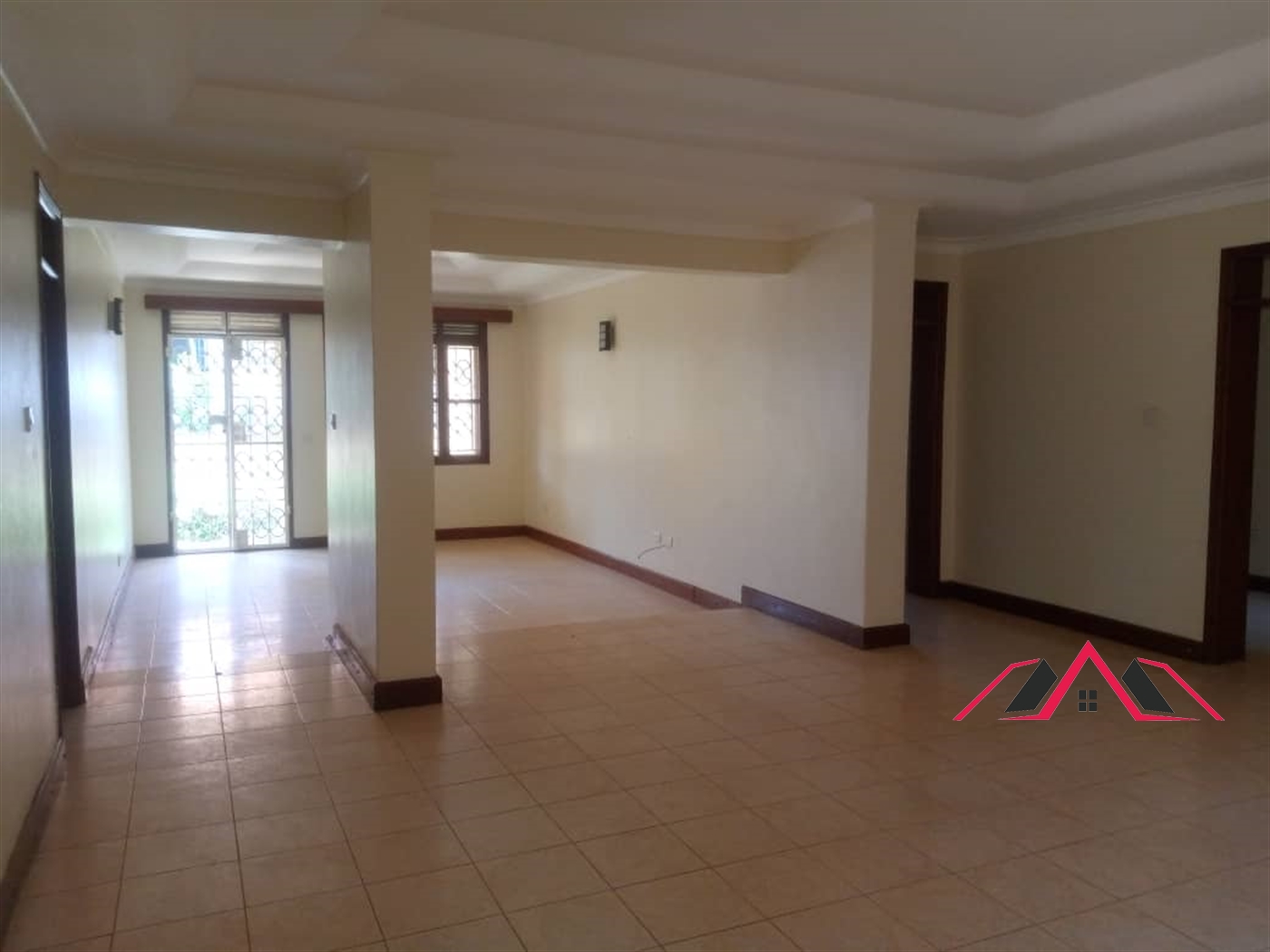 Bungalow for rent in Kiwaatule Kampala