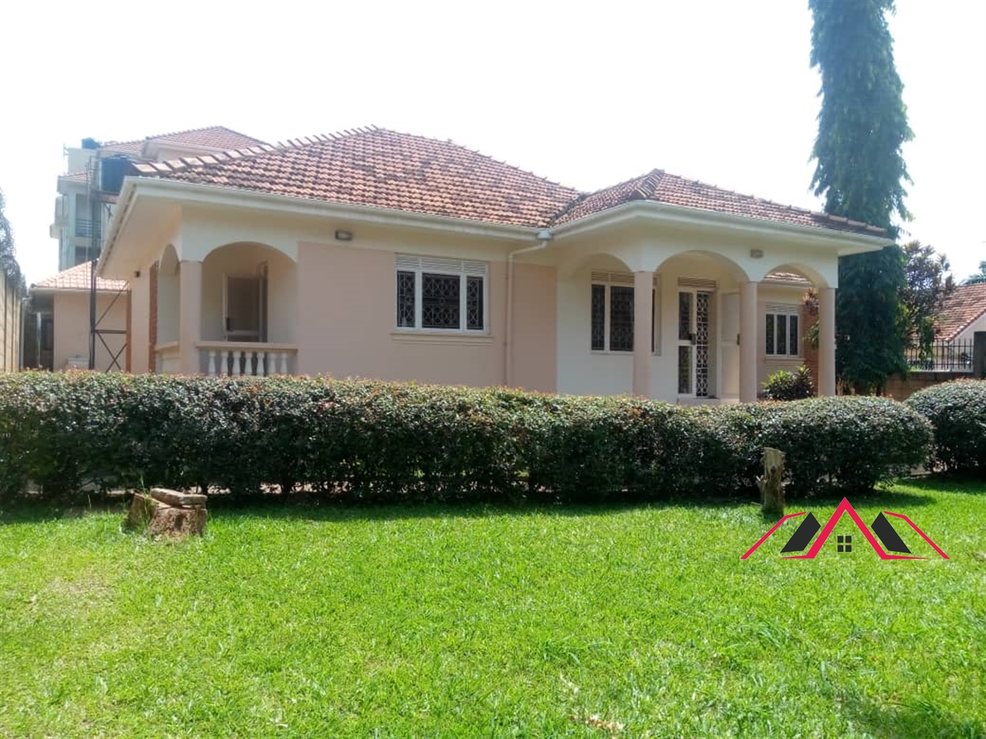 Bungalow for rent in Kiwaatule Kampala