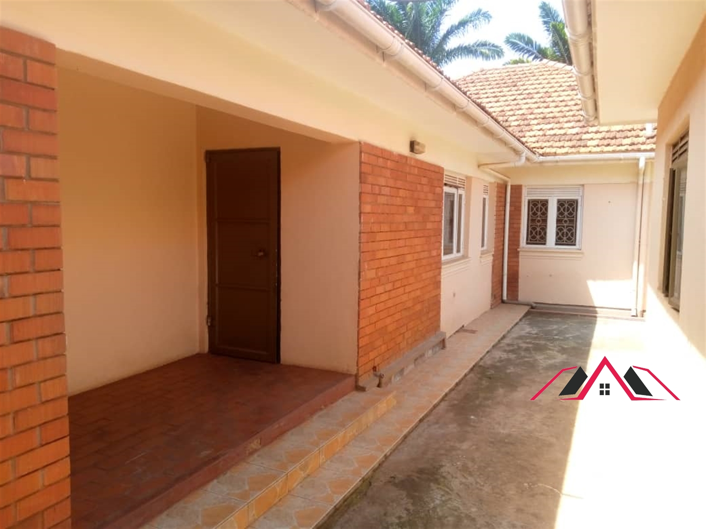 Bungalow for rent in Kiwaatule Kampala