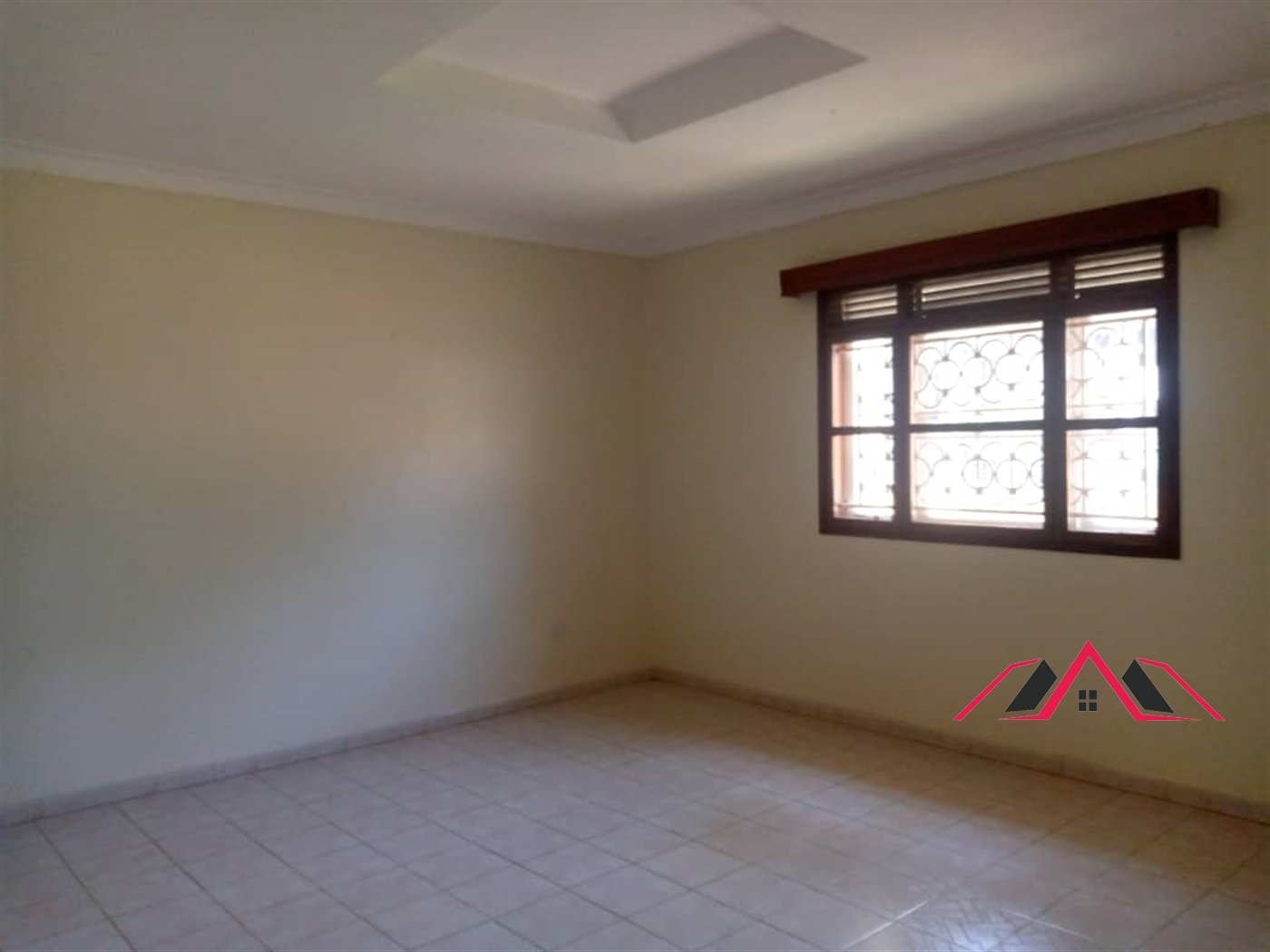 Bungalow for rent in Kiwaatule Kampala