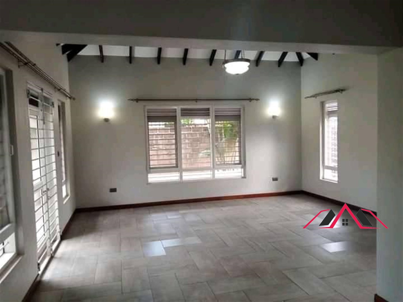 Bungalow for rent in Kiwaatule Kampala