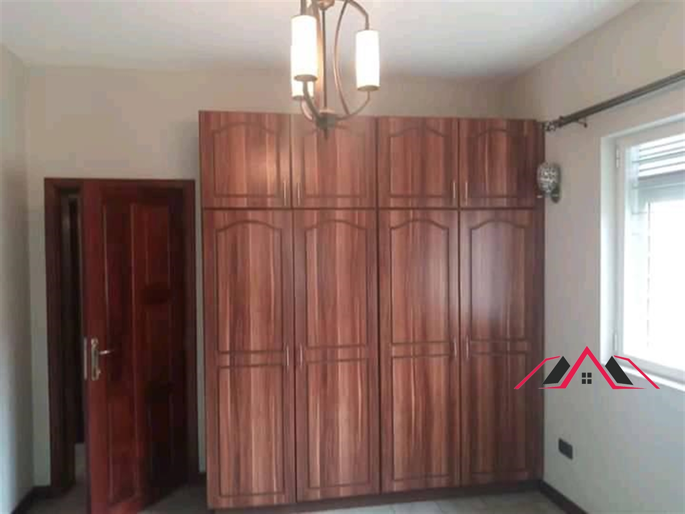 Bungalow for rent in Kiwaatule Kampala