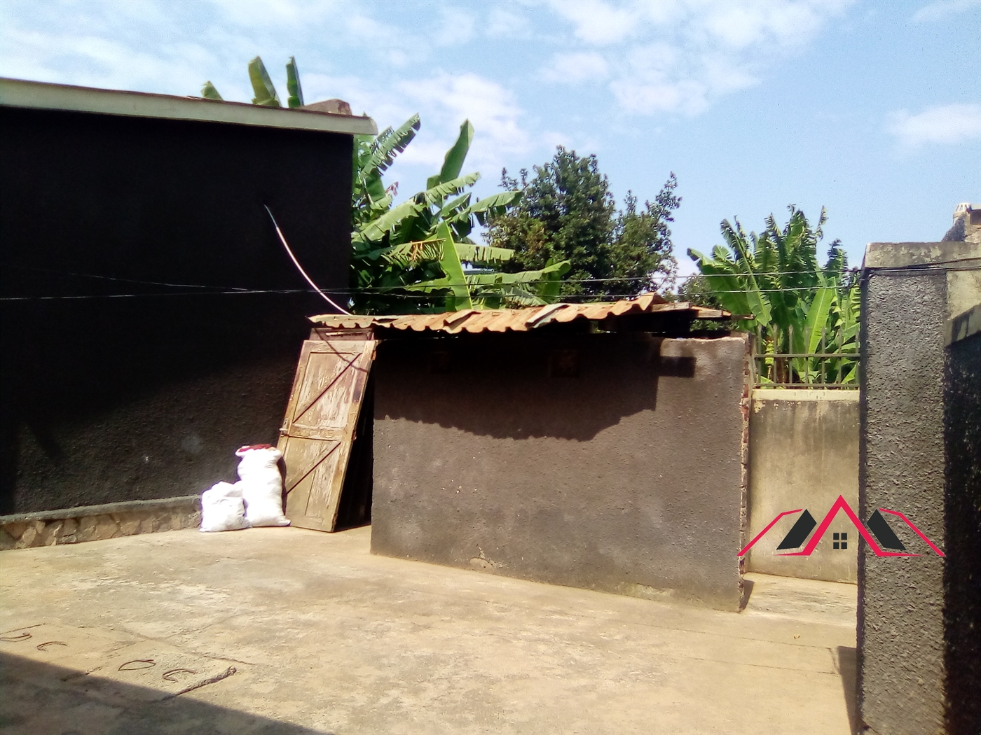 Bungalow for rent in Kyaliwajjala Kampala