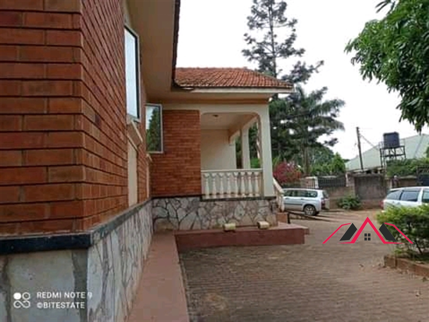 Bungalow for rent in Kiwaatule Kampala