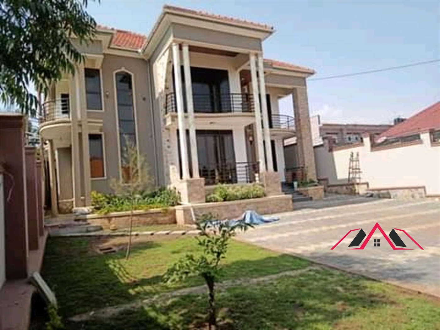 Mansion for sale in Kira Wakiso