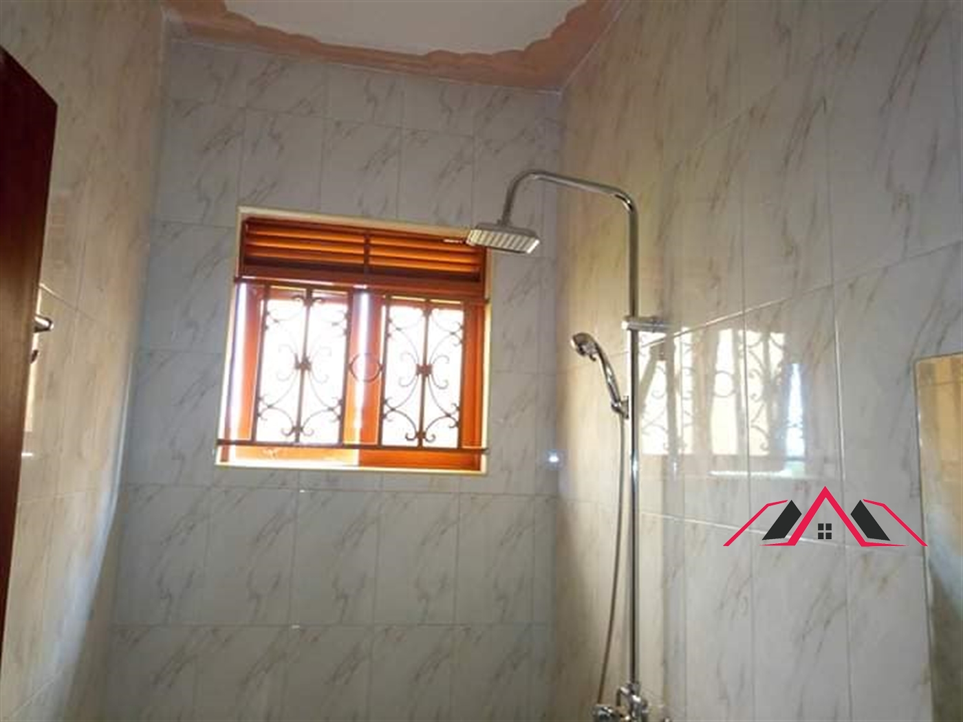 Semi Detached for rent in Najjera Kampala