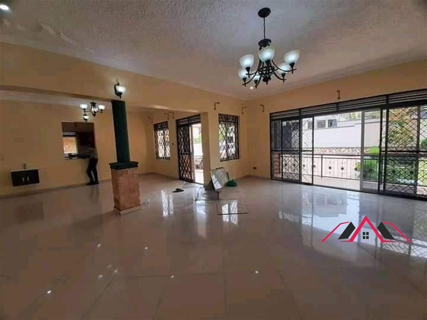 Bungalow for rent in Kiwaatule Kampala