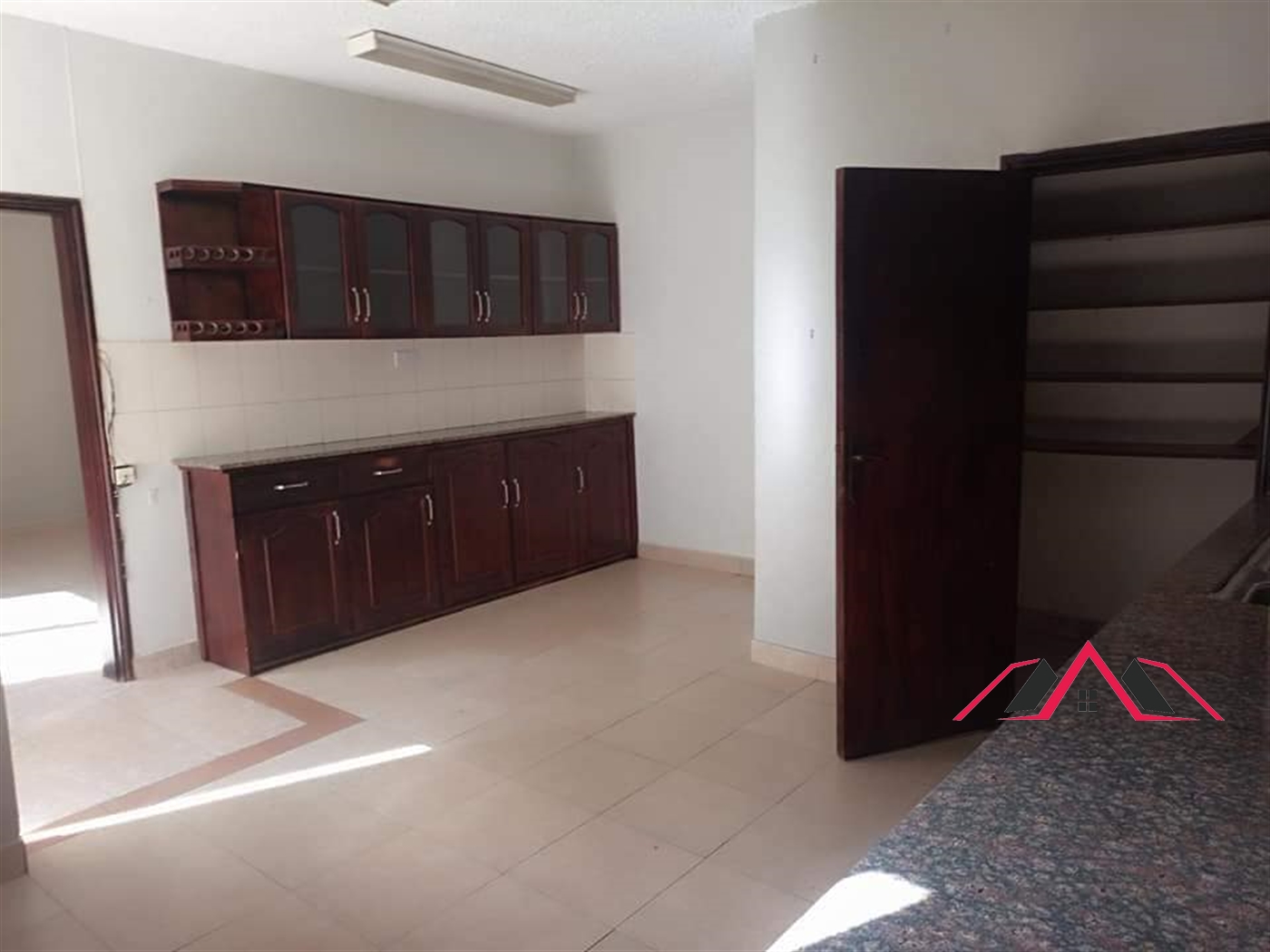 Bungalow for sale in Bugoloobi Kampala