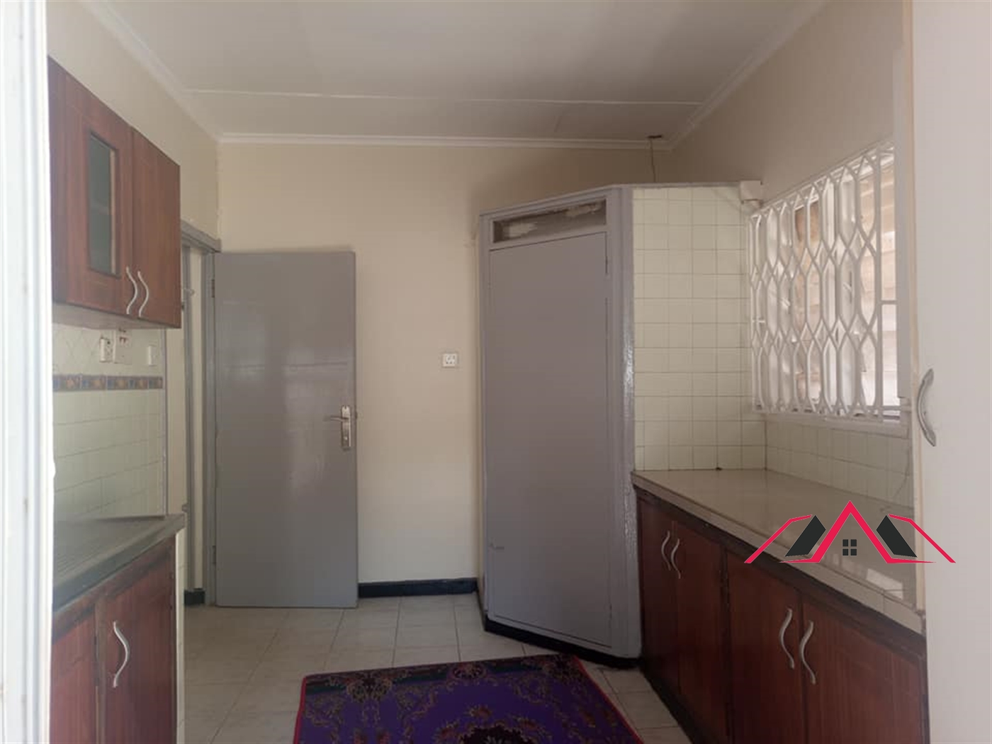 Bungalow for rent in Bugoloobi Kampala