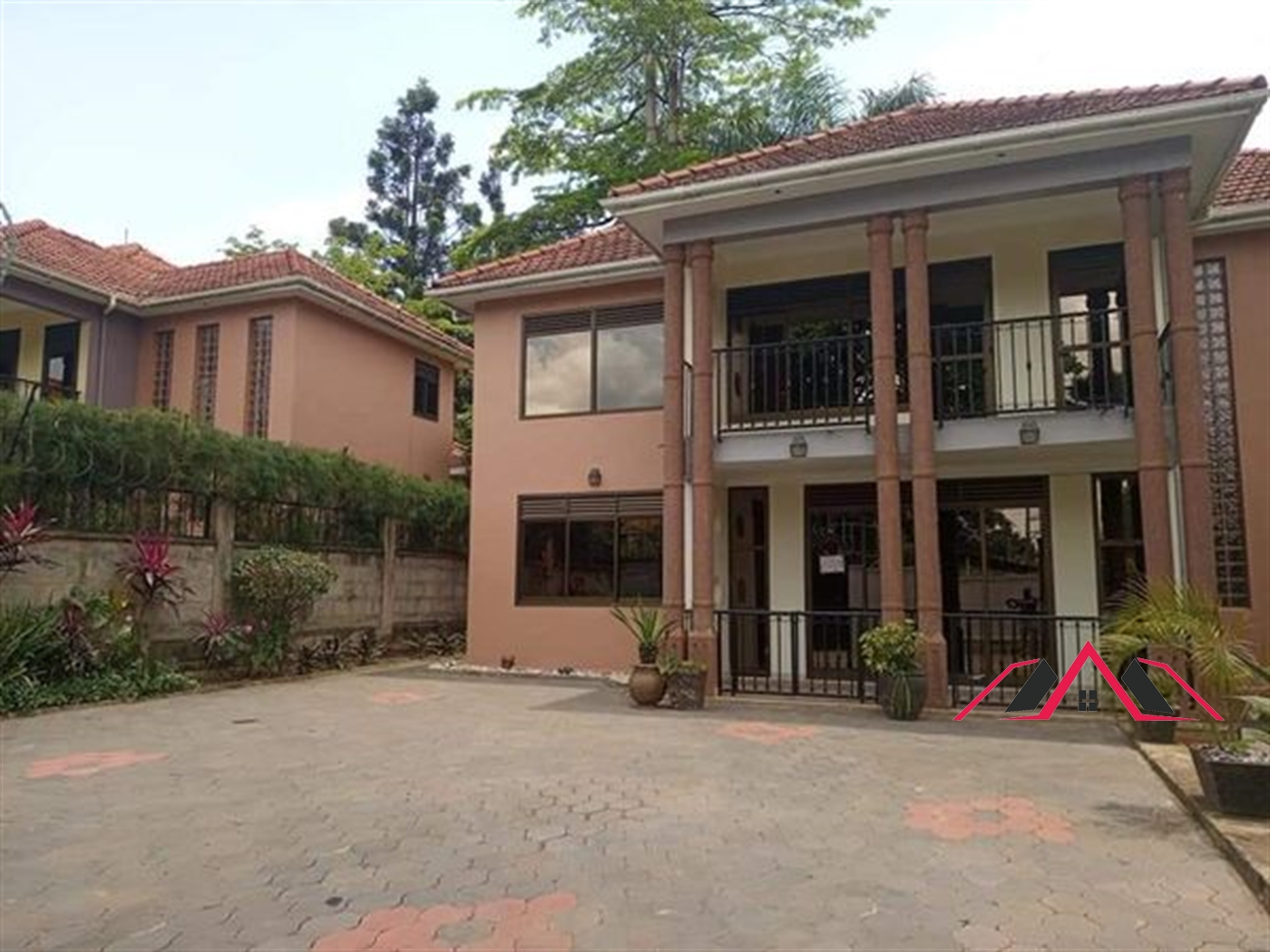 Storeyed house for rent in Bugoloobi Kampala