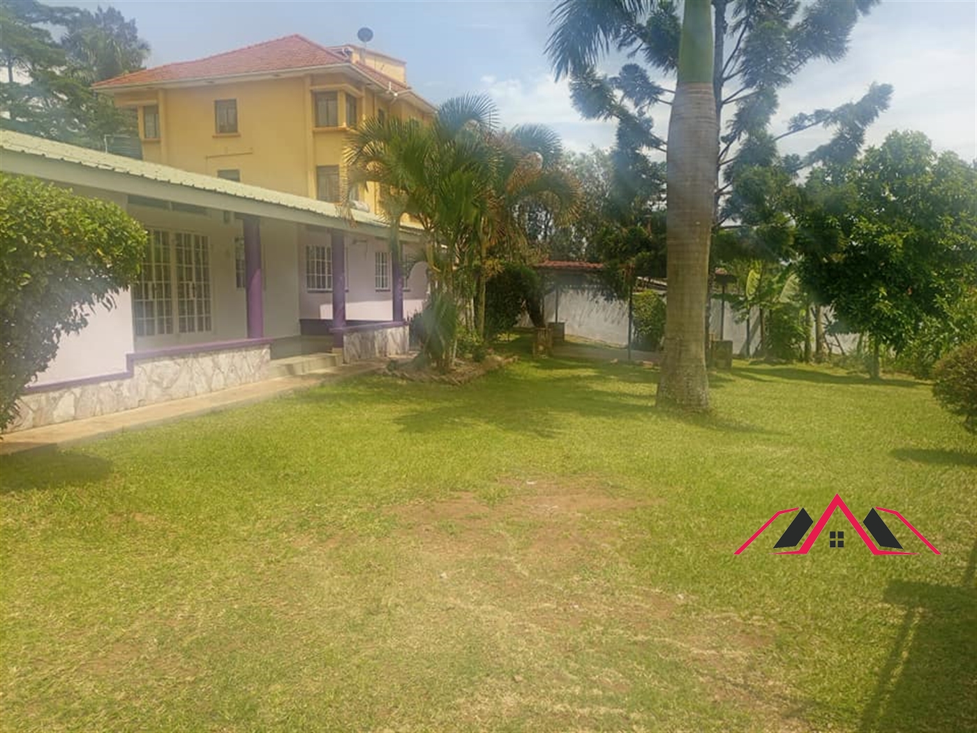 Bungalow for rent in Bugoloobi Kampala