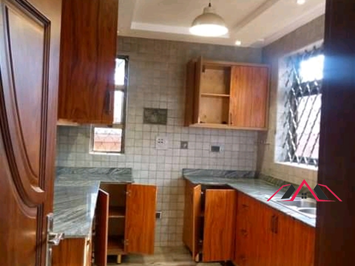 Duplex for rent in Kisaasi Kampala