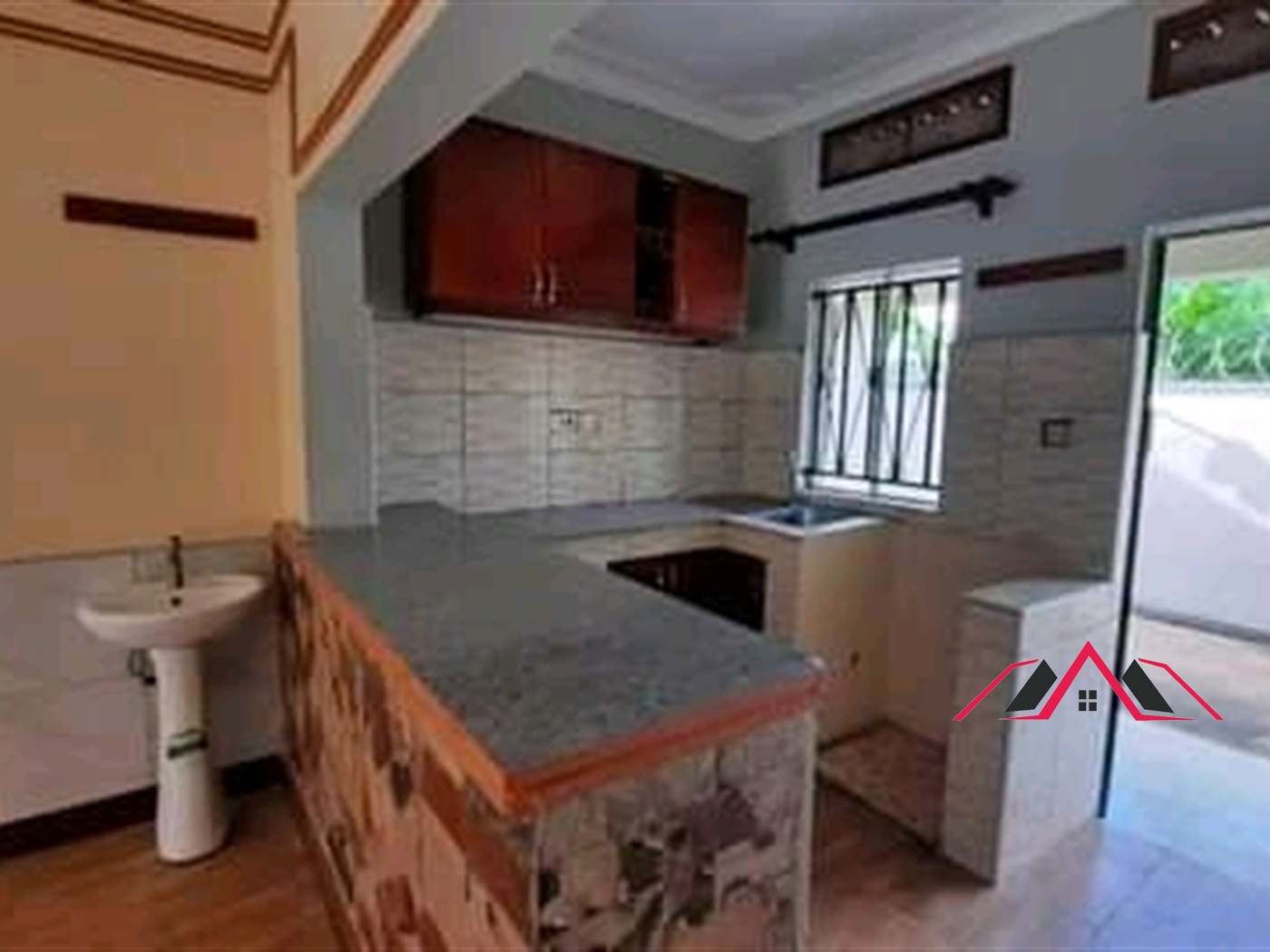 Semi Detached for rent in Mpererwe Kampala