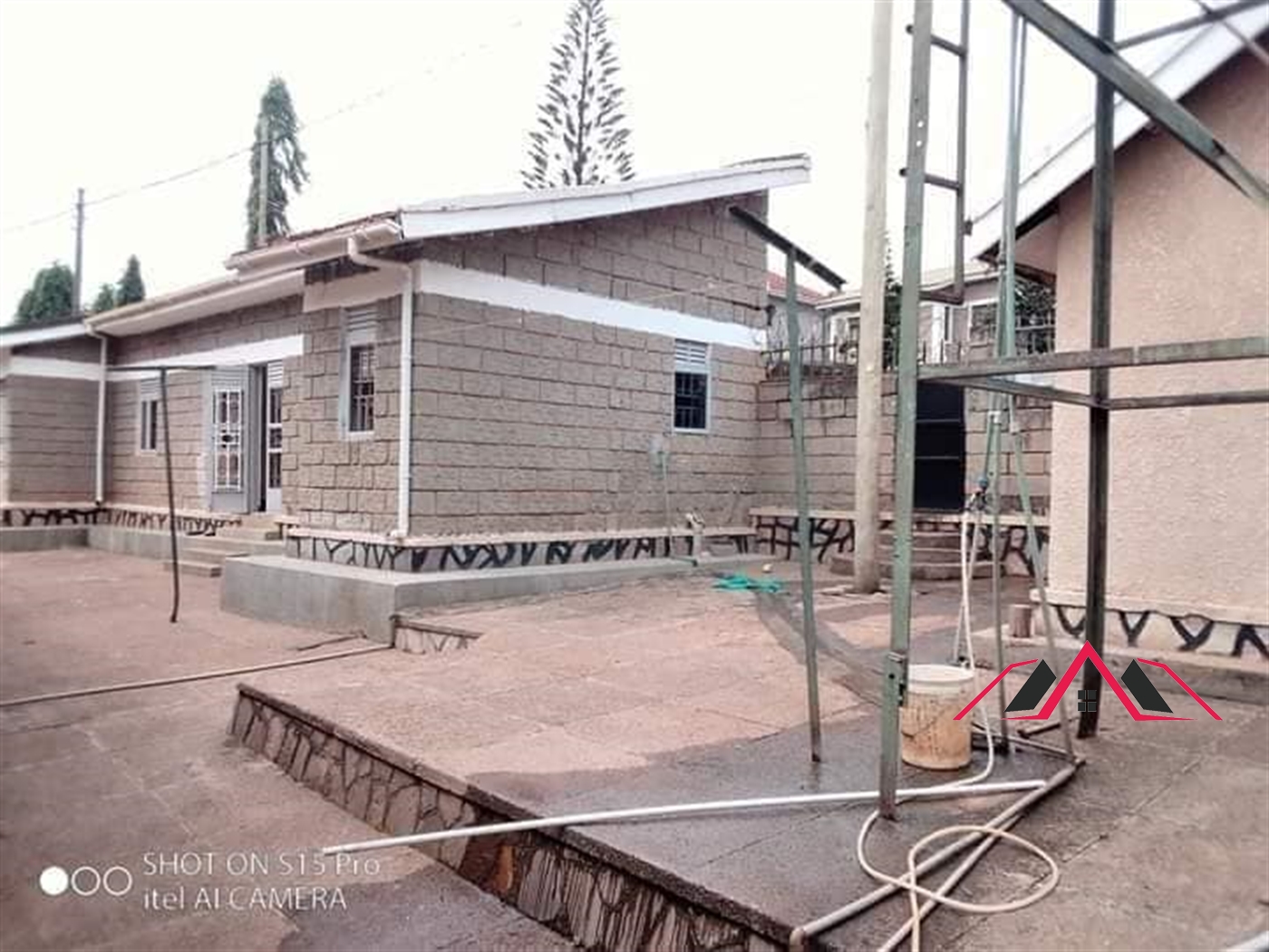 Bungalow for rent in Kiwaatule Kampala