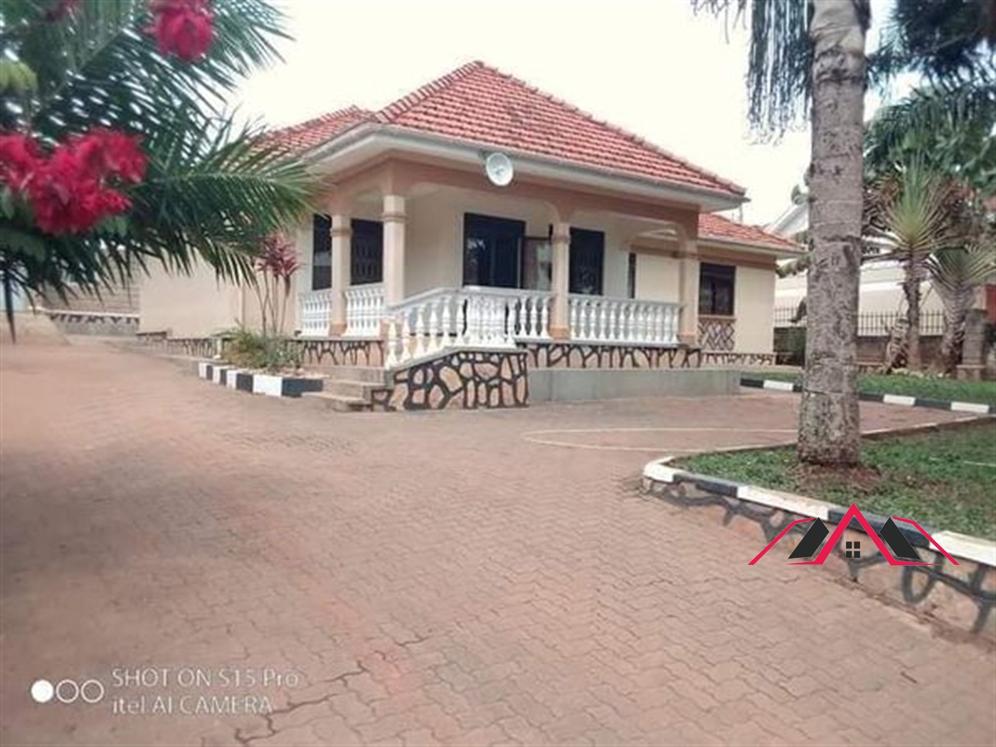 Bungalow for rent in Kiwaatule Kampala