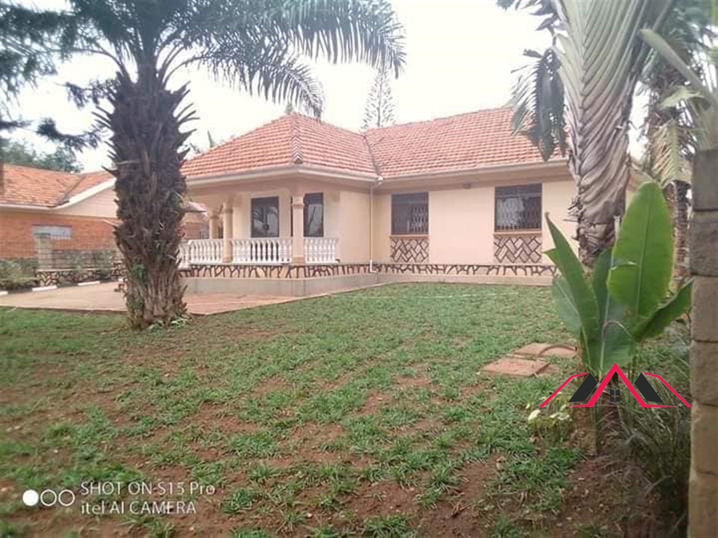 Bungalow for rent in Kiwaatule Kampala