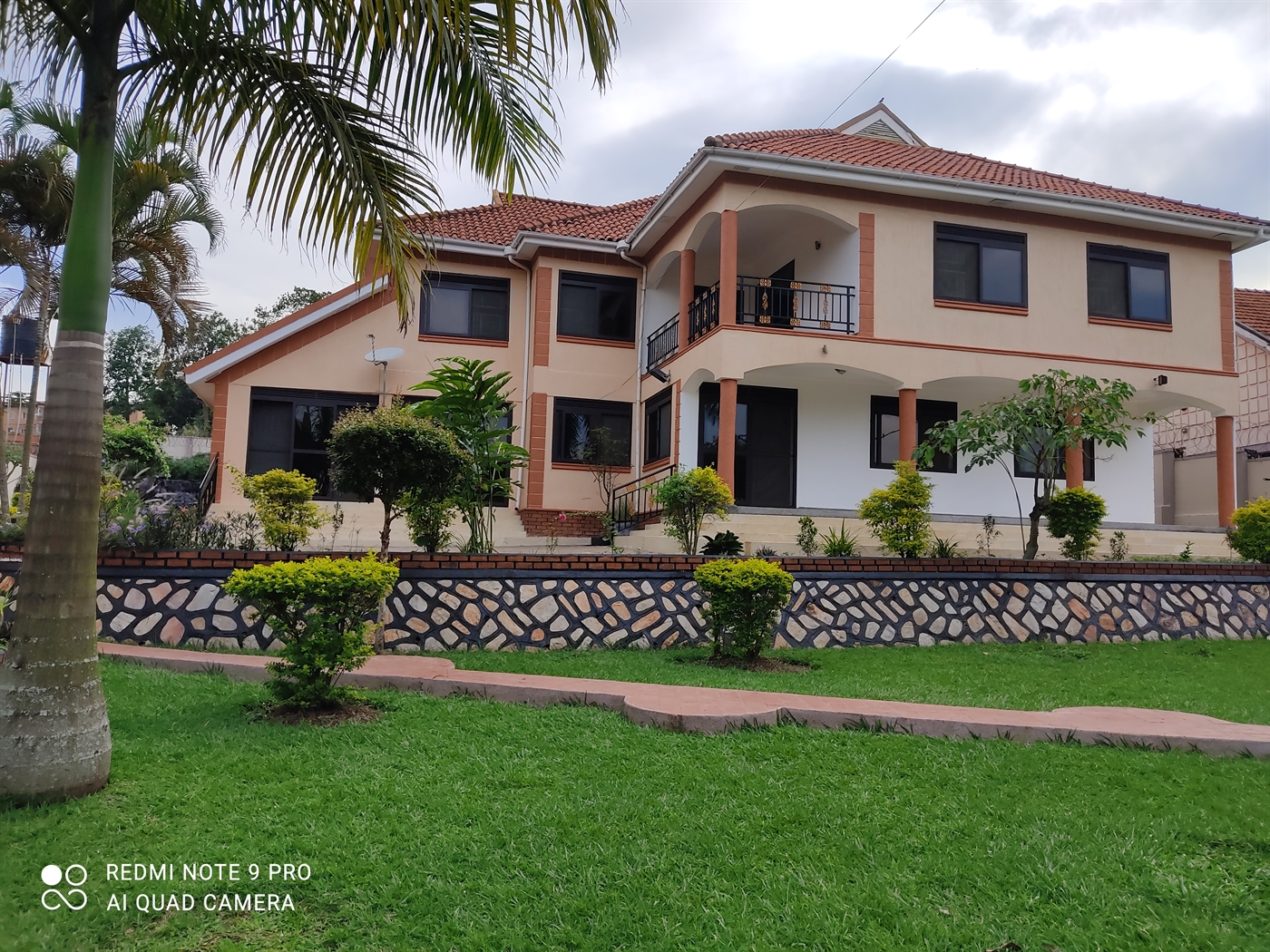 Storeyed house for rent in Bugoloobi Kampala