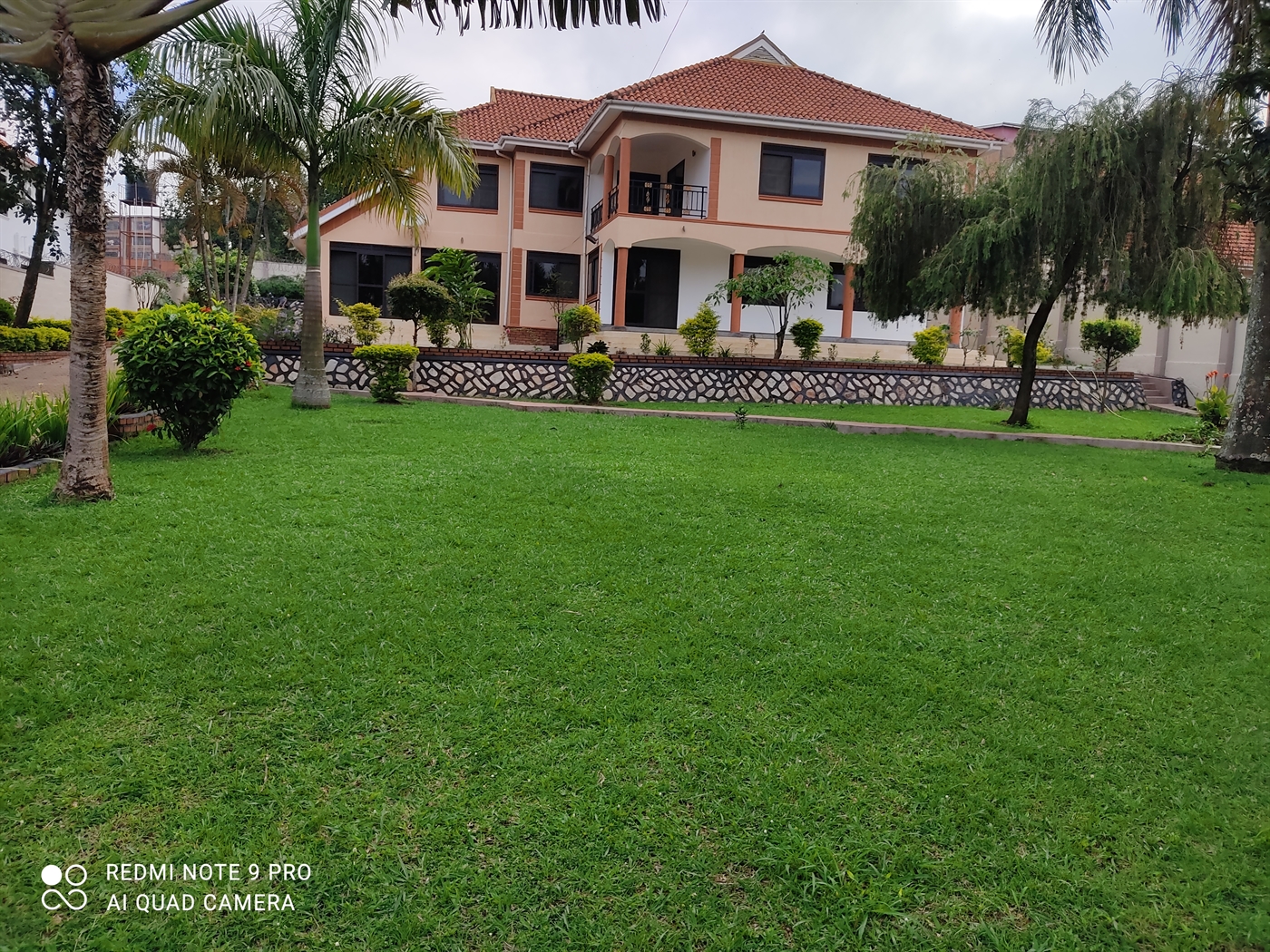 Storeyed house for rent in Bugoloobi Kampala