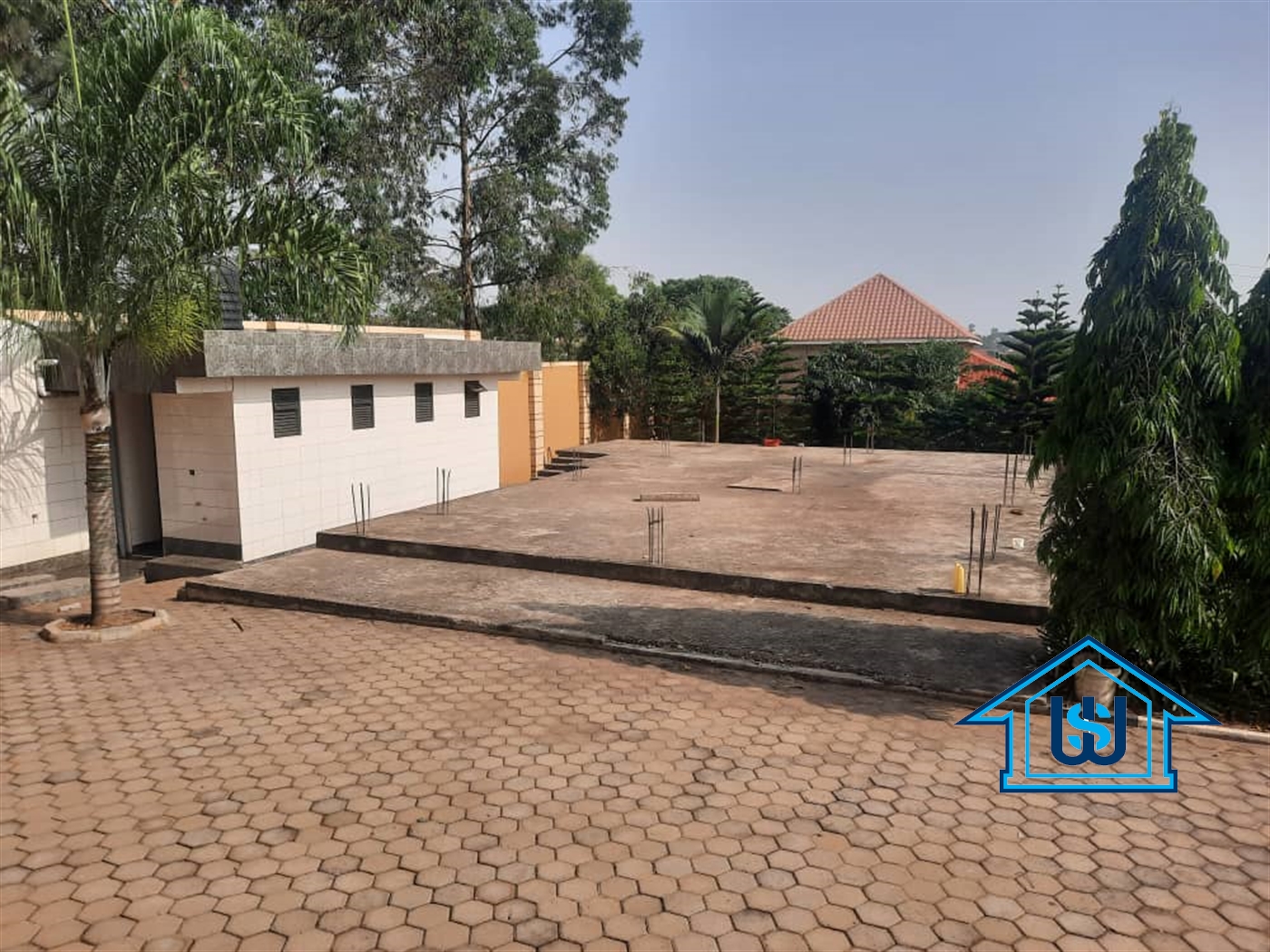 Mansion for sale in Lweza Mukono