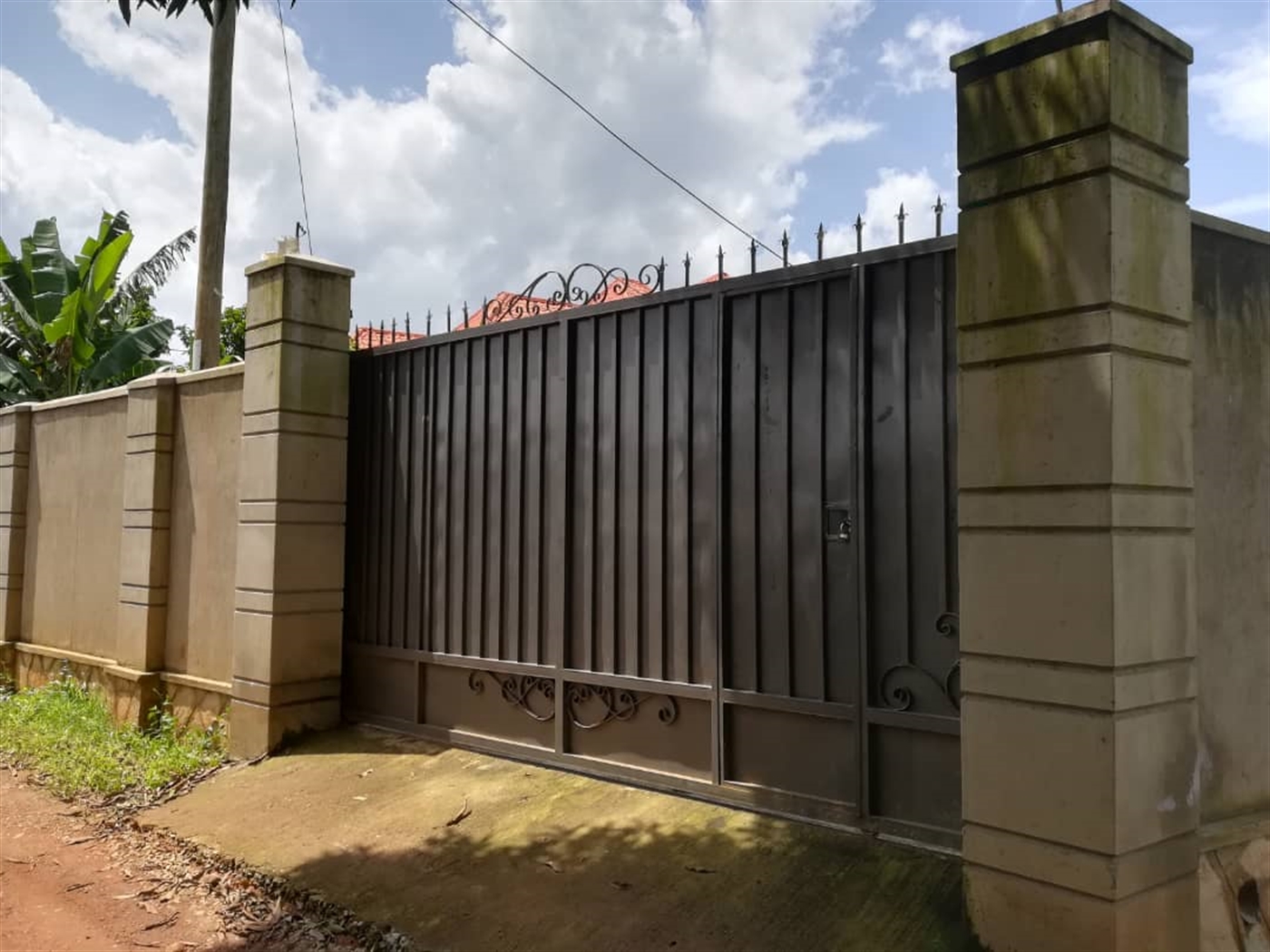 Storeyed house for rent in Namilyango Mukono