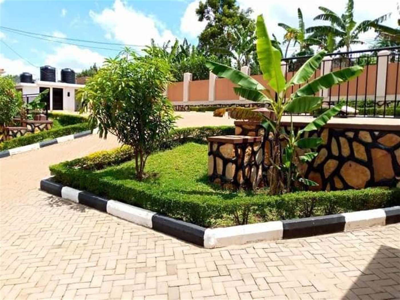 Semi Detached for rent in Mpererwe Kampala