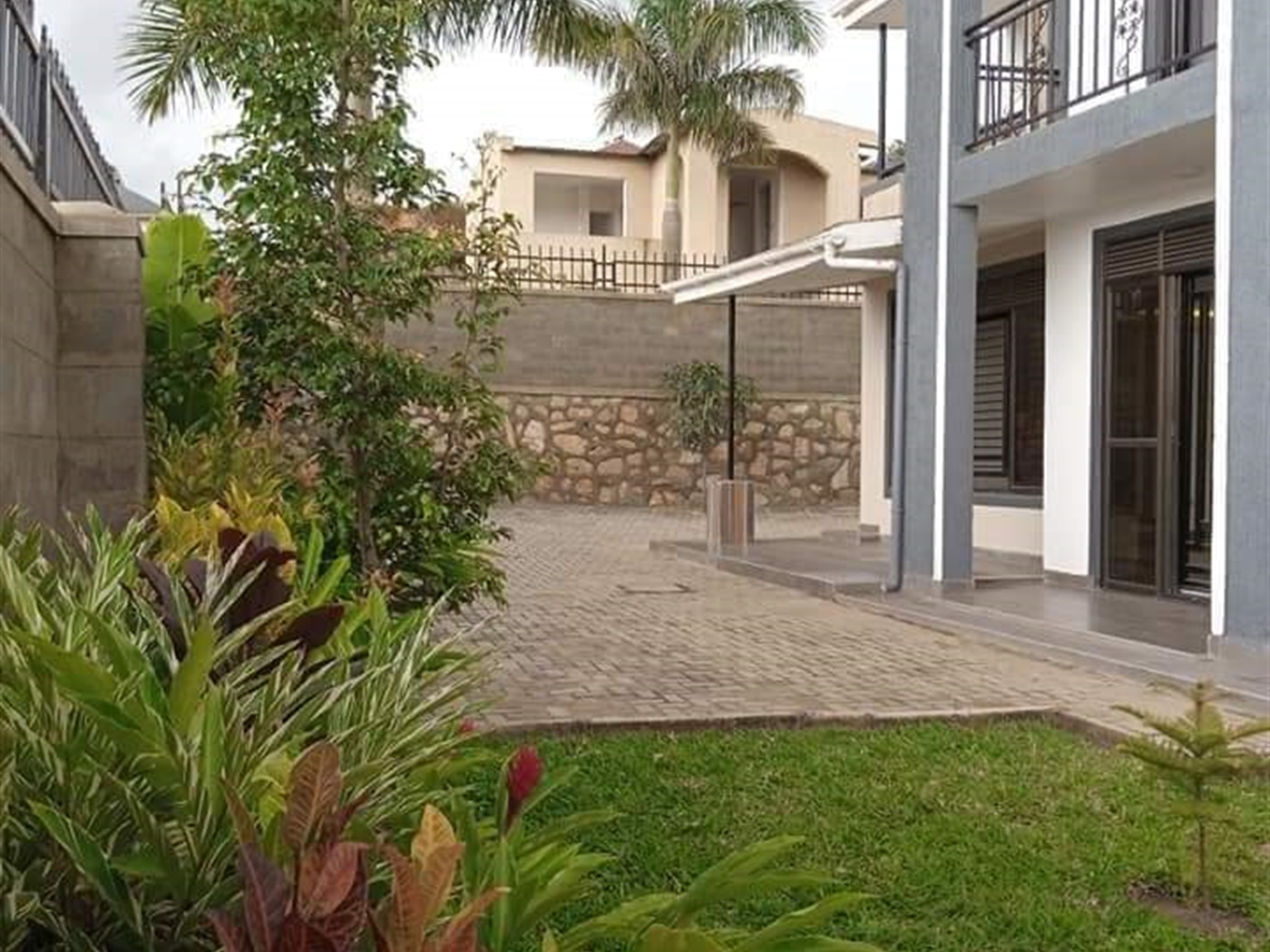 Storeyed house for sale in Kireka Wakiso